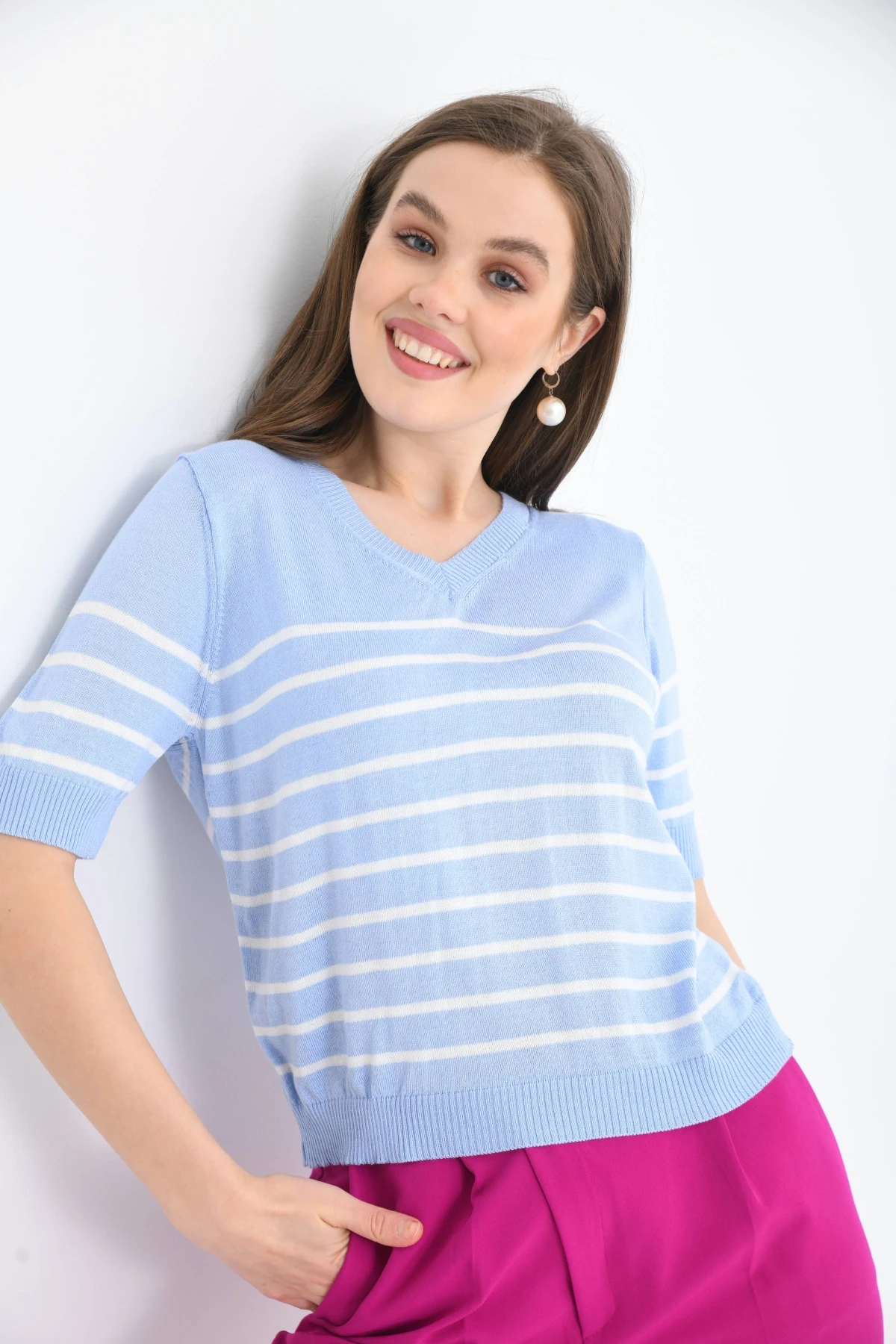 Kadın V Yaka Çizgili Kısa Kol Triko Kazak