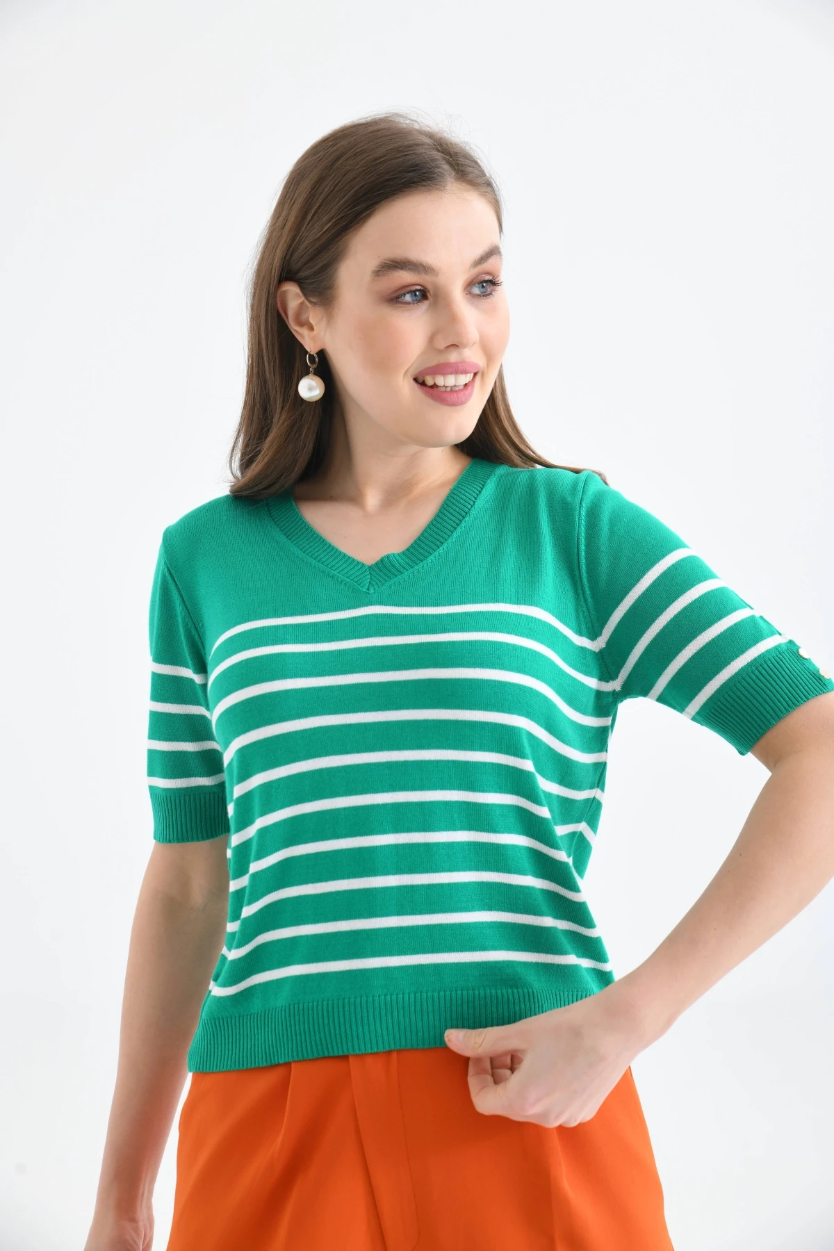 Kadın V Yaka Çizgili Kısa Kol Triko Kazak