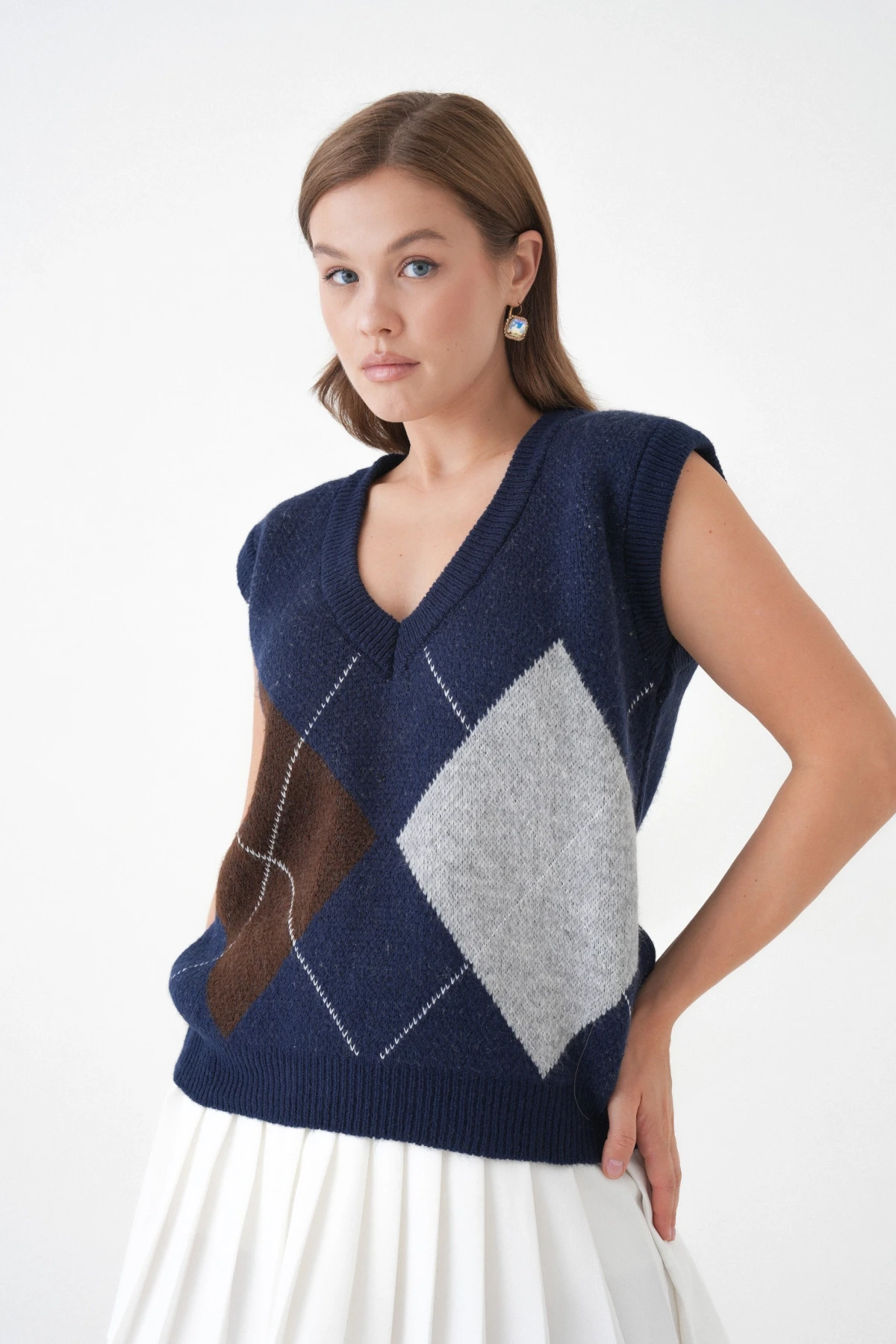 Kadın V Yaka Desenli Yumuşak Dokulu Triko Sweater