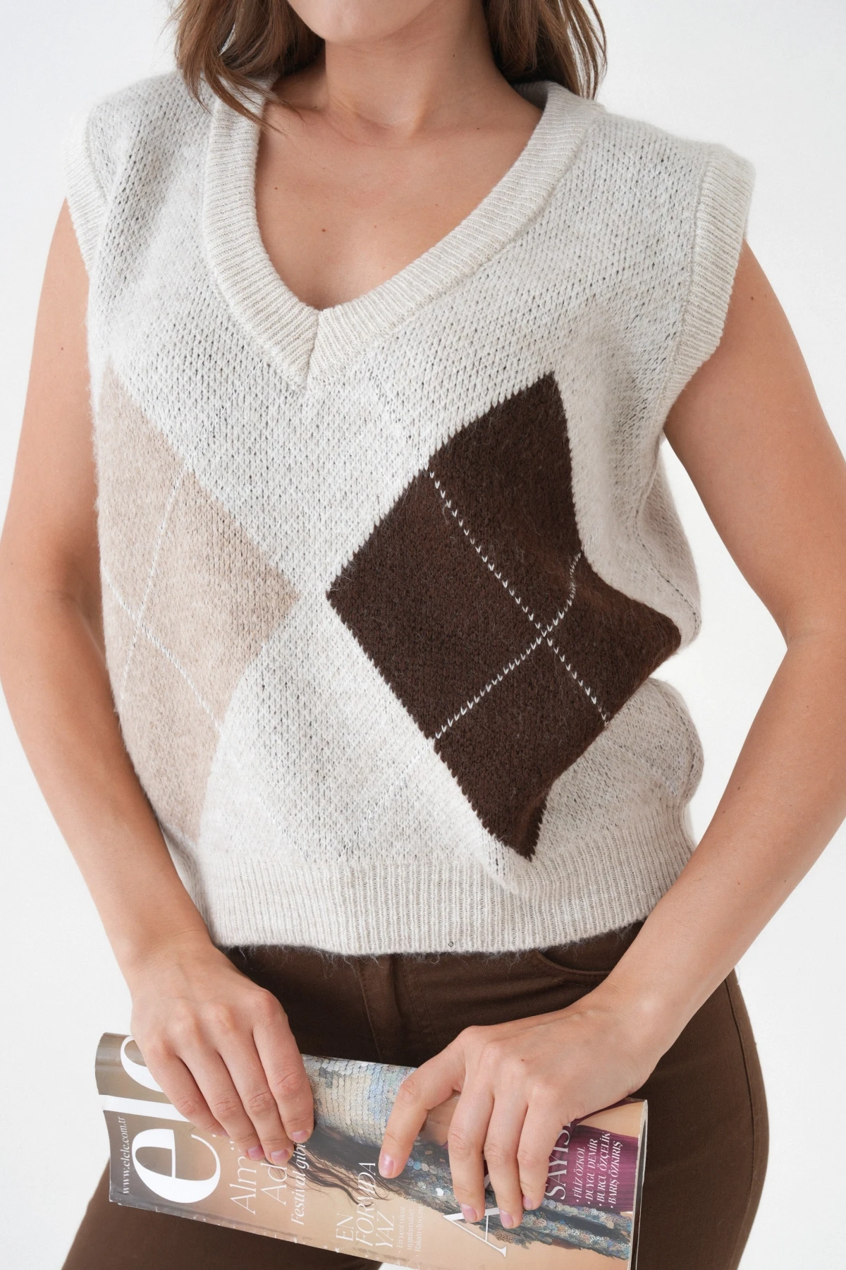 Kadın V Yaka Desenli Yumuşak Dokulu Triko Sweater