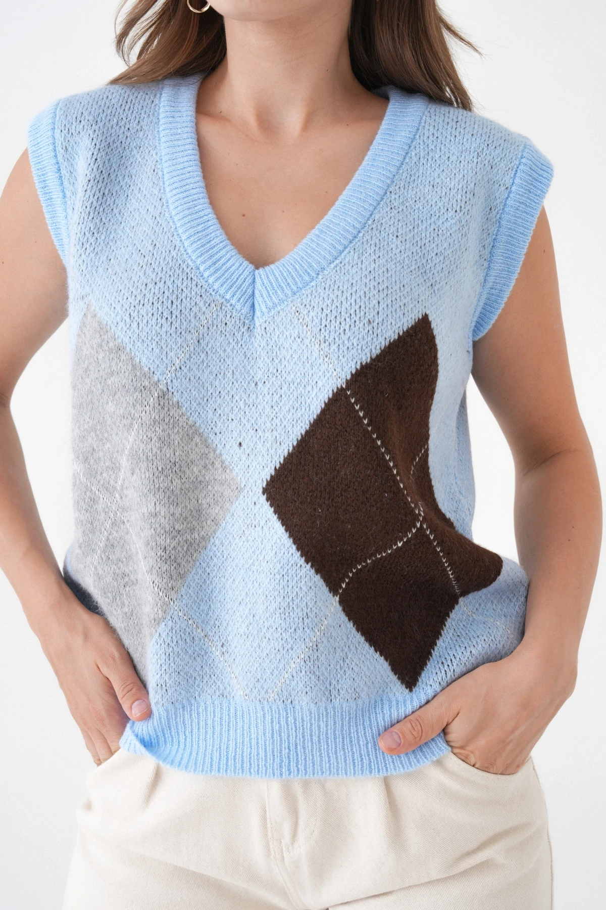 Kadın V Yaka Desenli Yumuşak Dokulu Triko Sweater