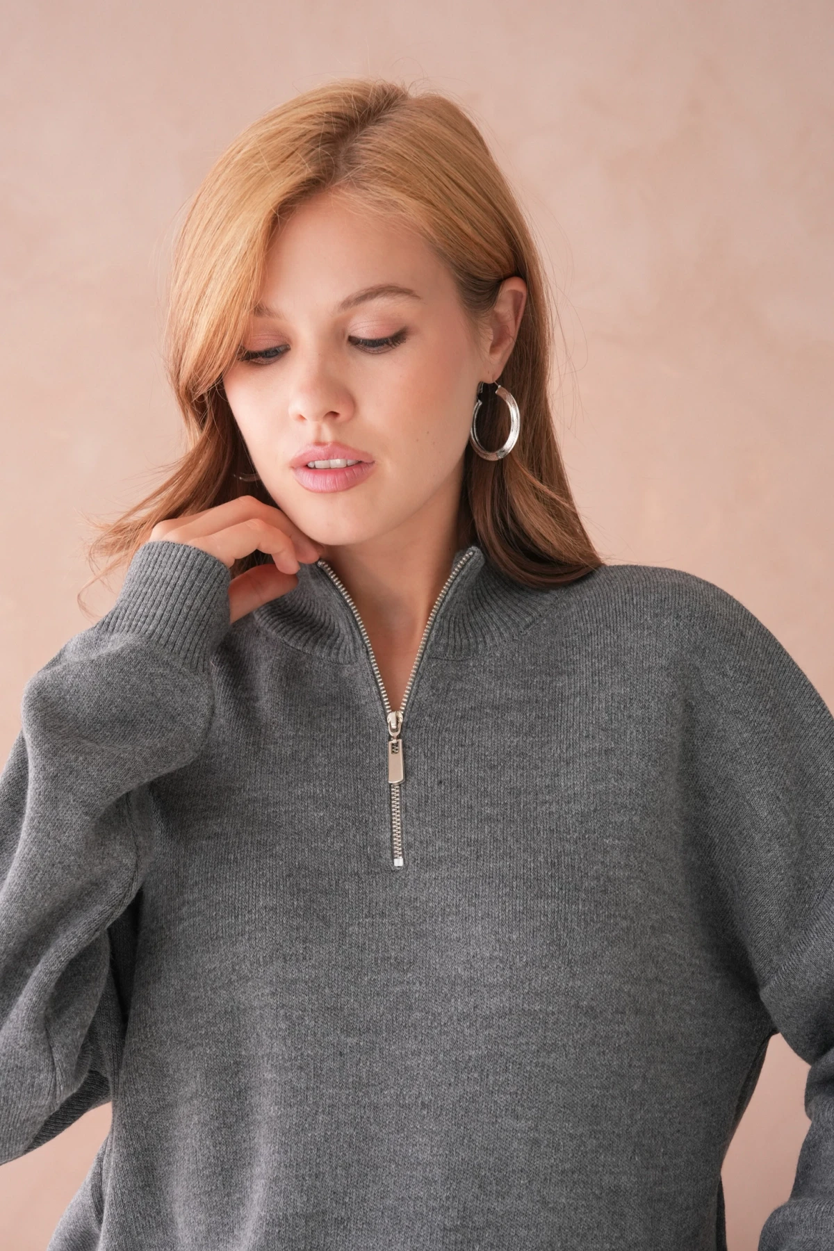 Kadın Yarım Balıkçı Yaka Fermuar Detay Oversize Triko Kazak