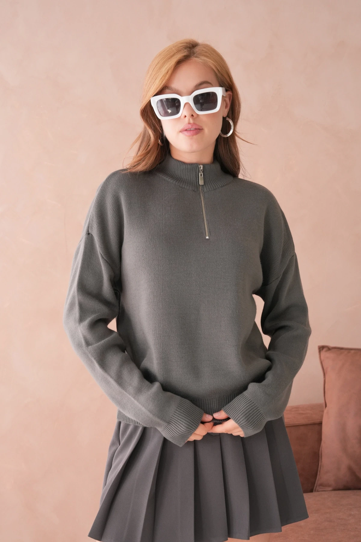 Kadın Yarım Balıkçı Yaka Fermuar Detay Oversize Triko Kazak