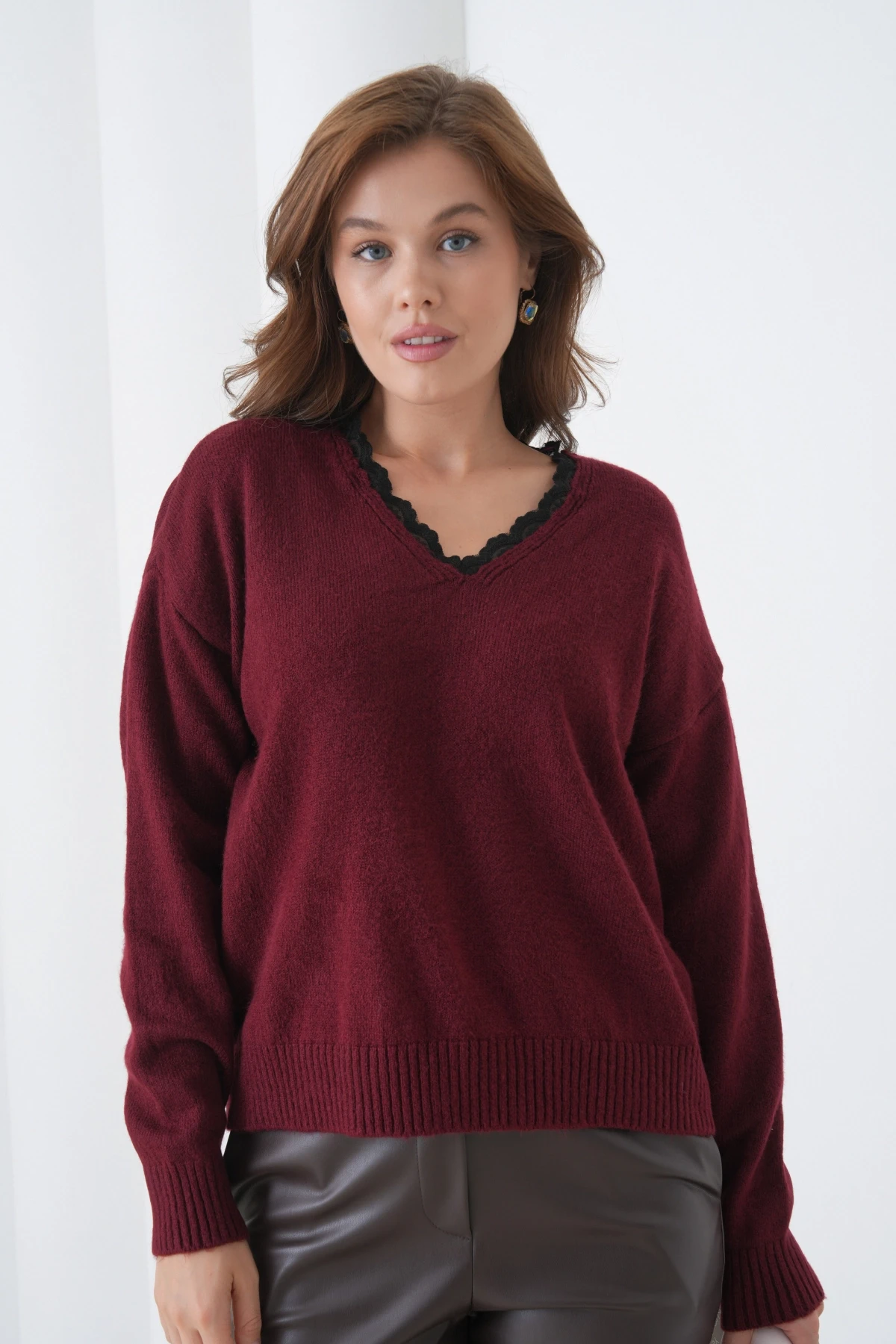 Kadınv Yak Adantel Detay Yumuşak Dokulu Triko Kazak