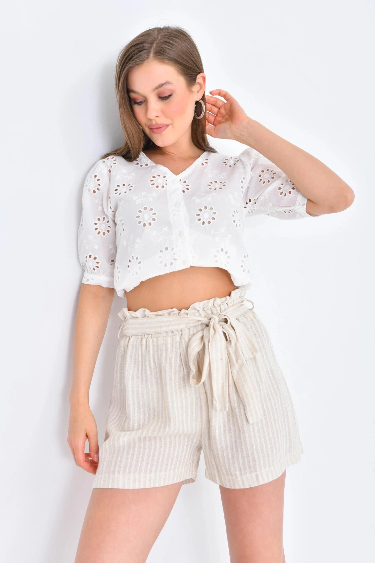 Kadın Bağlama Detaylı Bel Lastikli Dokulu Kumaş Şort