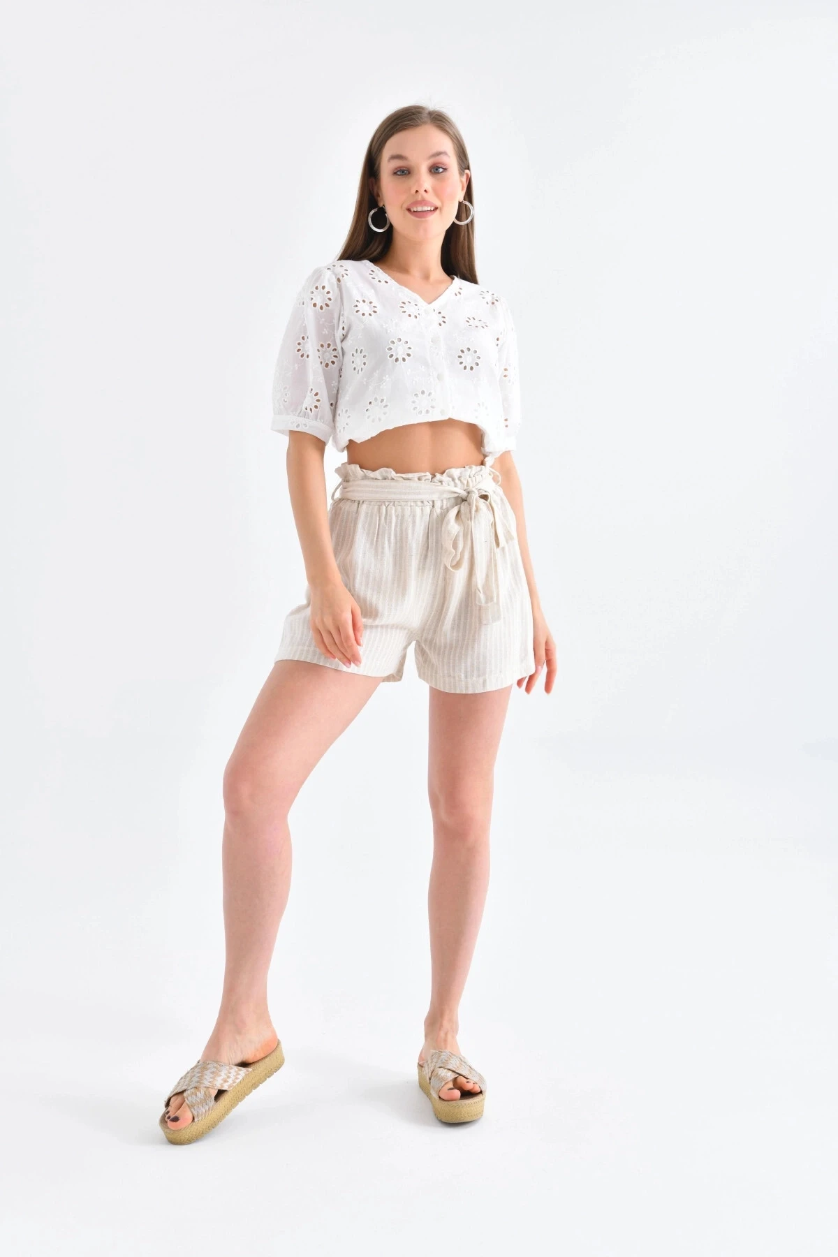 Kadın Bağlama Detaylı Bel Lastikli Dokulu Kumaş Şort