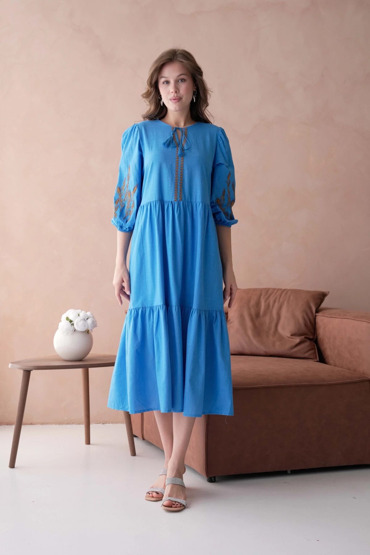 Kadın Bisiklet Yaka Astarlı Nakış Detay Volanlı Dokuma Elbise 23101