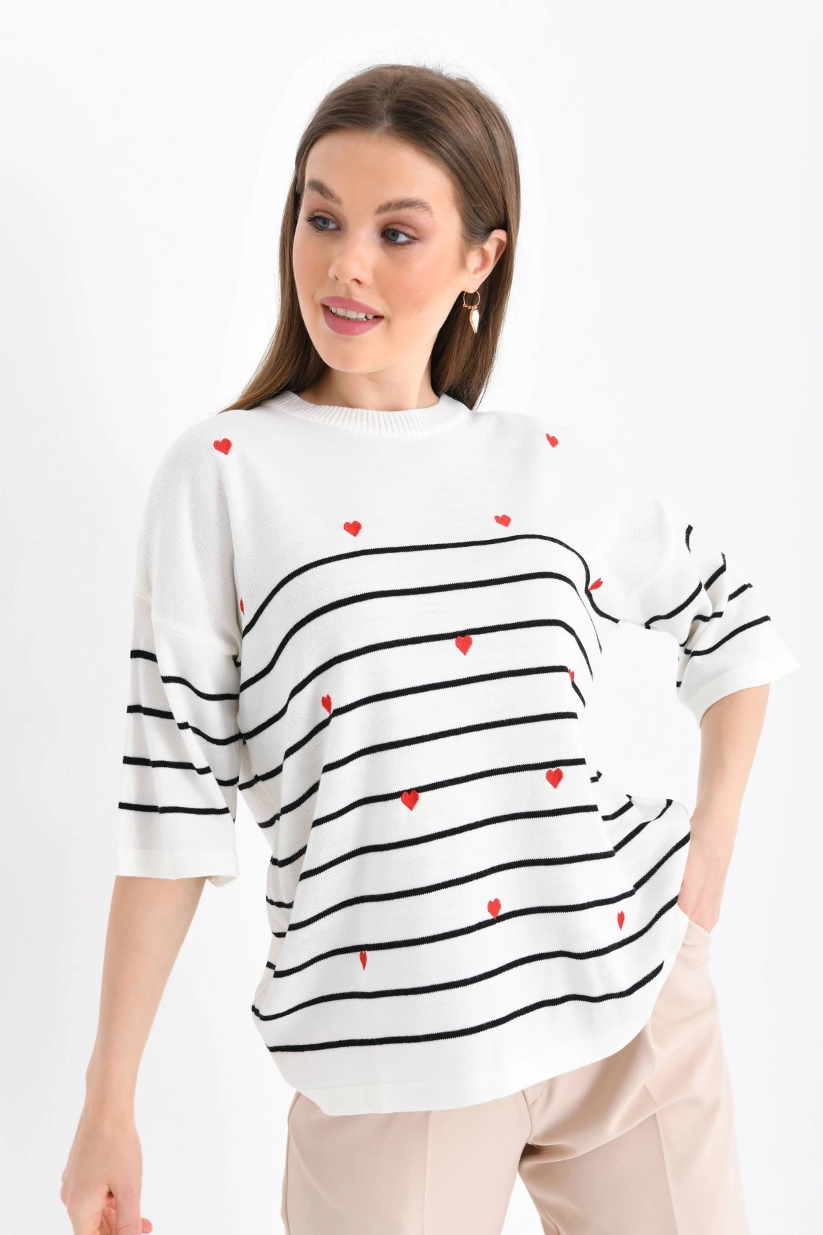 Kadın Bisiklet Yaka Kısa Kol Çizgili Kalp Nakışlı Triko Kazak 10163
