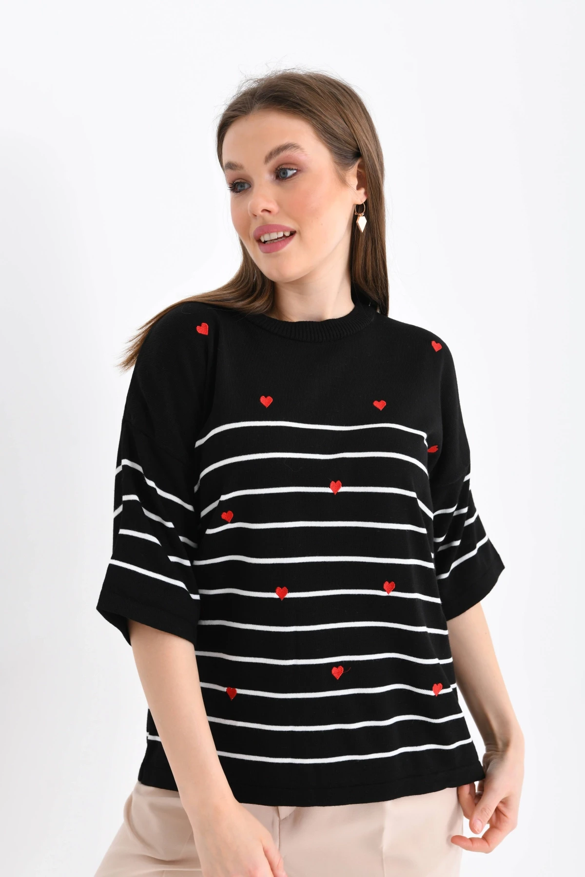 Kadın Bisiklet Yaka Kısa Kol Çizgili Kalp Nakışlı Triko Kazak 10163