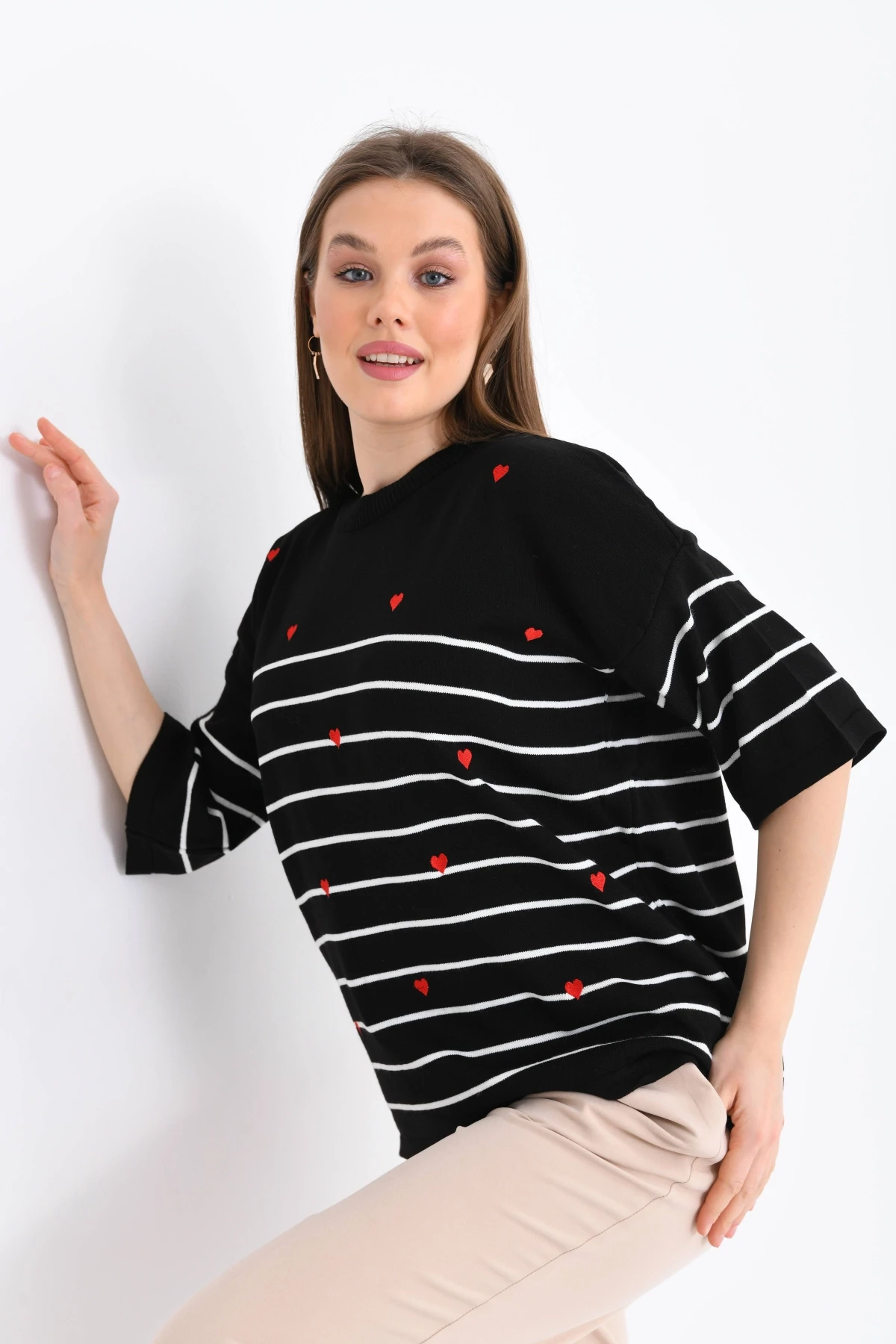 Kadın Bisiklet Yaka Kısa Kol Çizgili Kalp Nakışlı Triko Kazak 10163