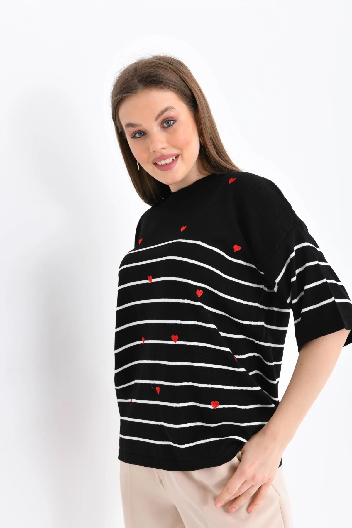 Kadın Bisiklet Yaka Kısa Kol Çizgili Kalp Nakışlı Triko Kazak 10163