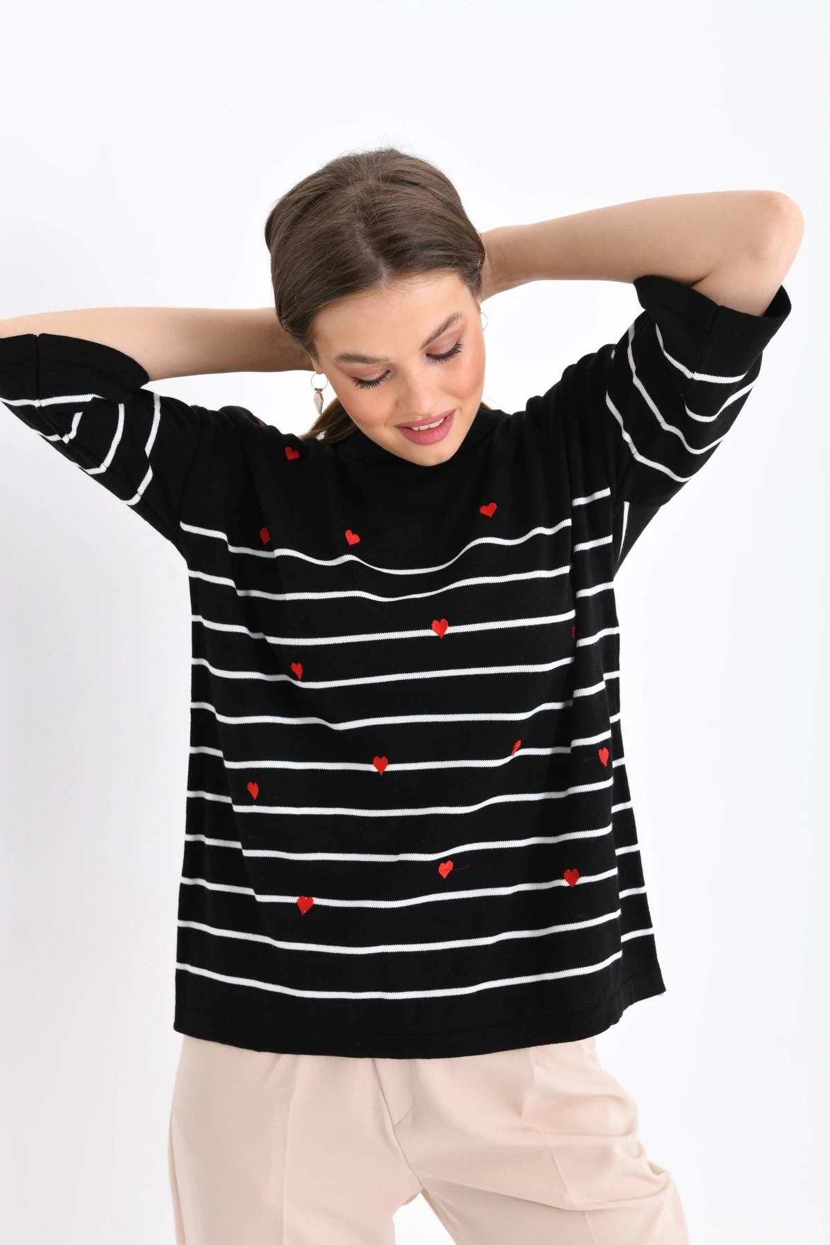 Kadın Bisiklet Yaka Kısa Kol Çizgili Kalp Nakışlı Triko Kazak 10163