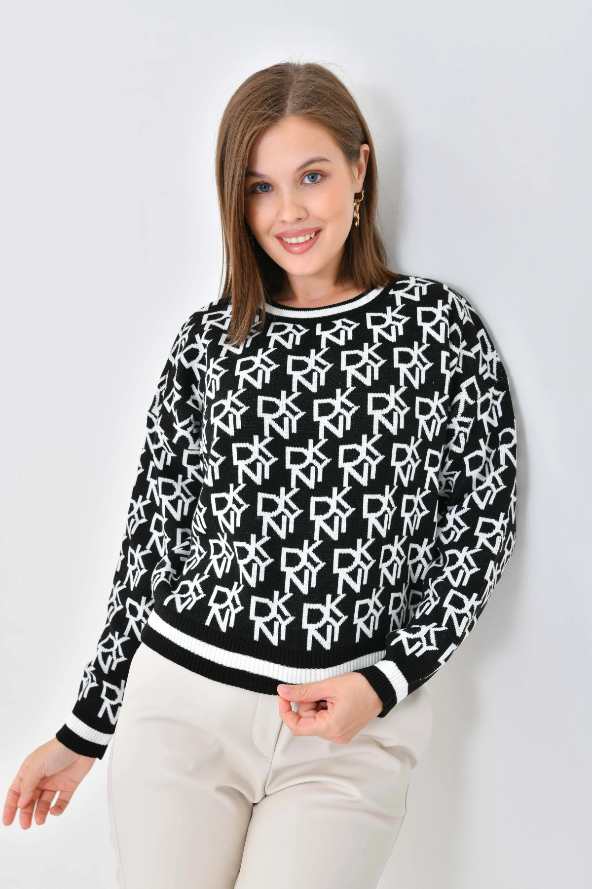 Kadın Bisiklet Yaka Yazı Desenli Triko Kazak 10489