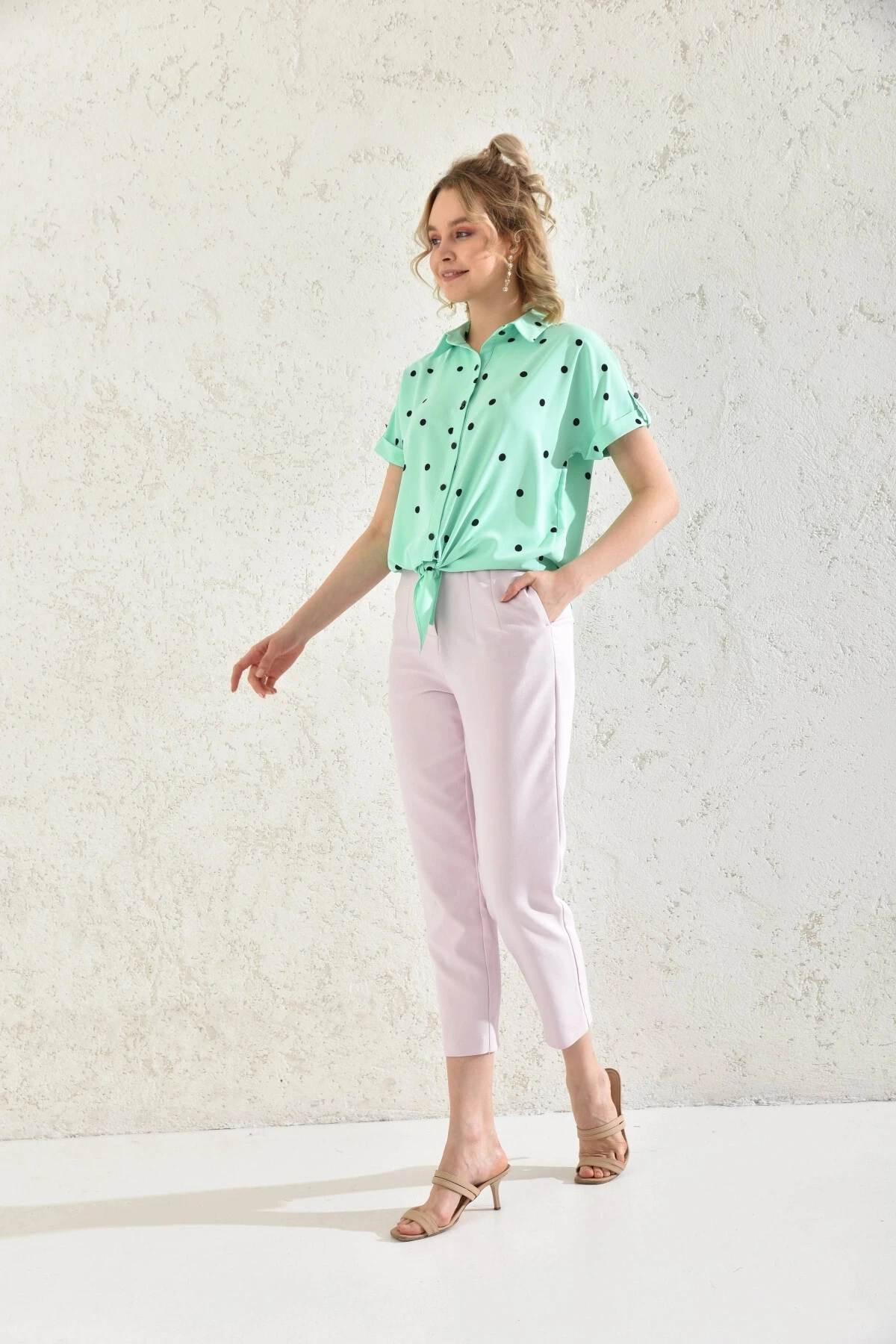 Kadın Gömlek Yaka Puantiyeli Bağlama Detaylı Apoletli Bluz