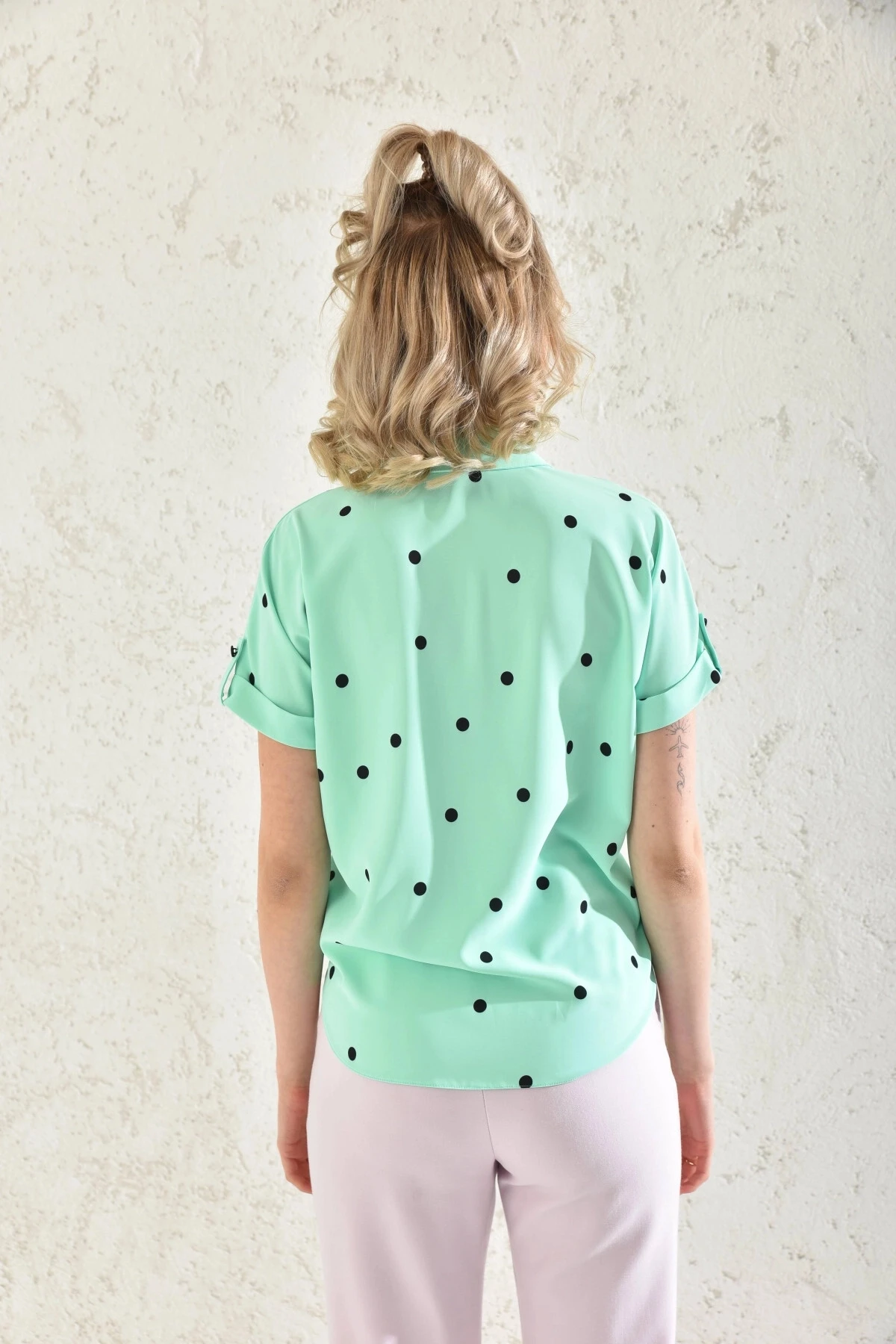 Kadın Gömlek Yaka Puantiyeli Bağlama Detaylı Apoletli Bluz