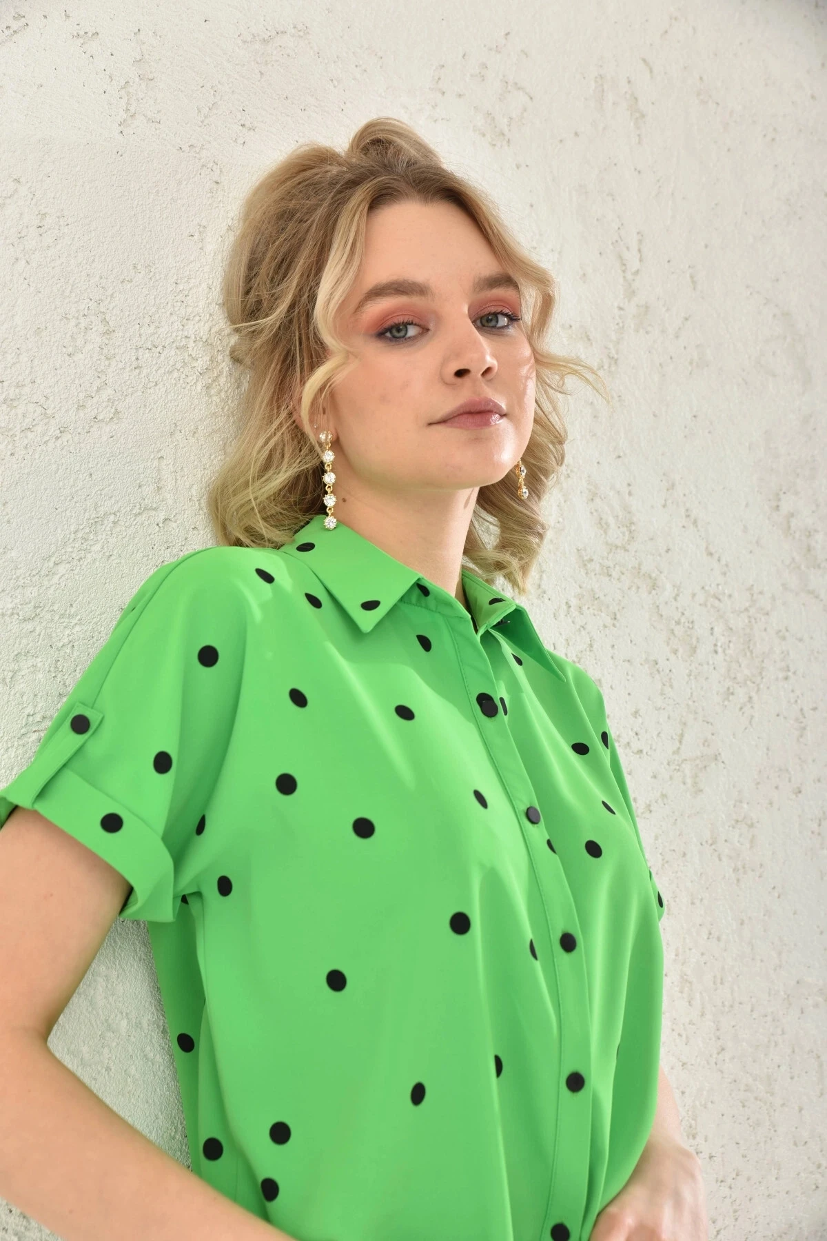 Kadın Gömlek Yaka Puantiyeli Bağlama Detaylı Apoletli Bluz