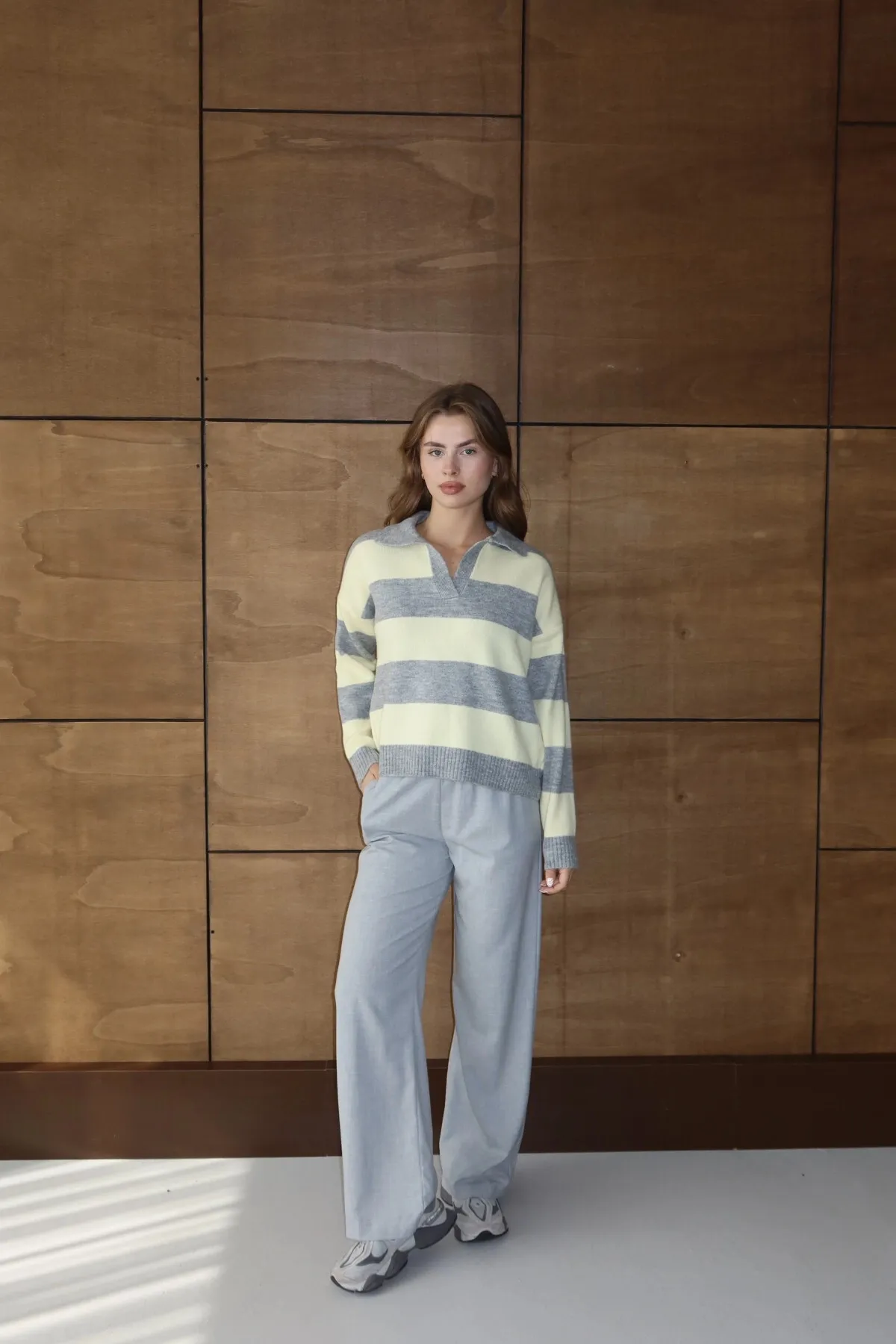 Kadın Gri Oversize Çizgili Polo Yaka Triko Kazak