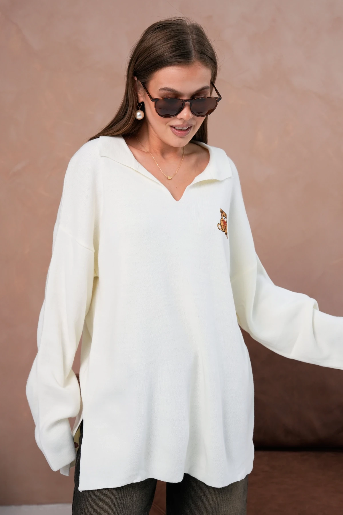 Kadın Polo Yaka Nakış Detay Yanları Yırtmaçlı Salaş Triko Kazak 224292