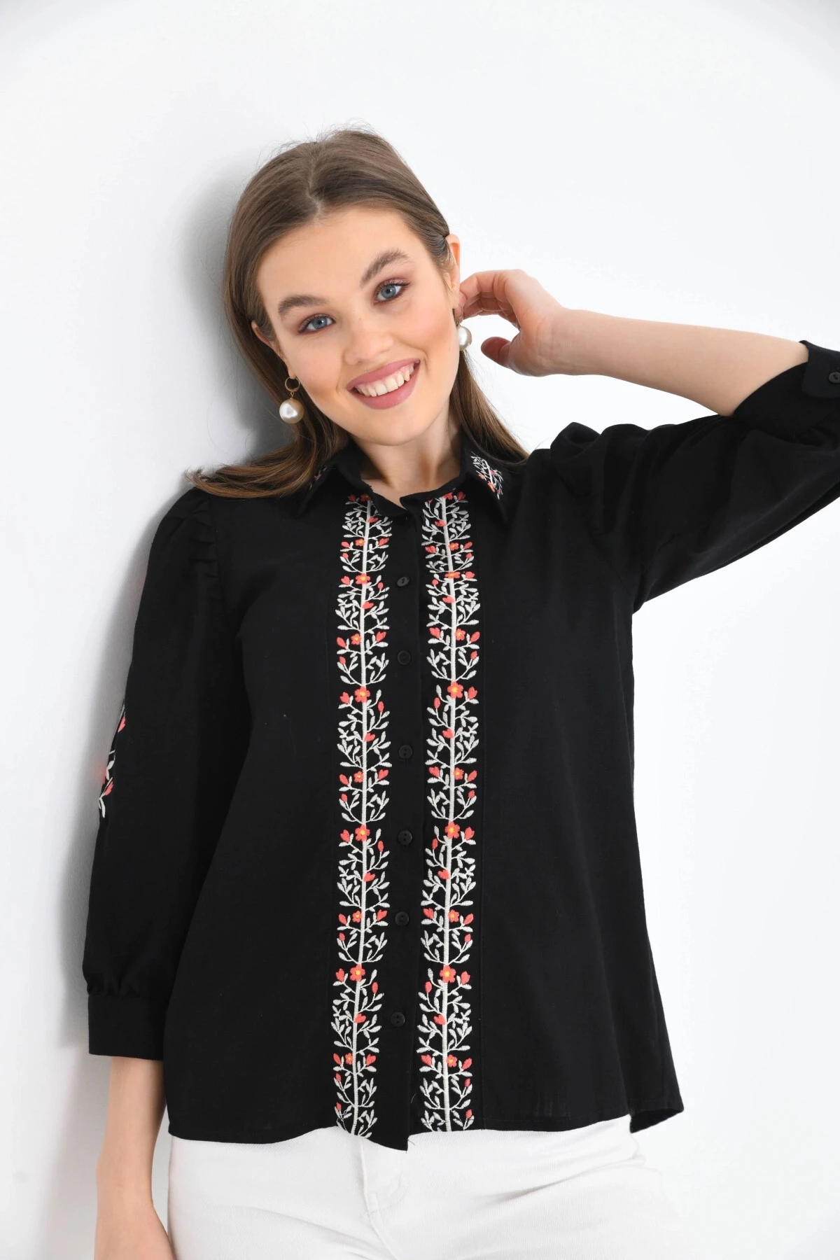 Kadın Siyah Nakış İşlemeli Uzun Kol Gömlek