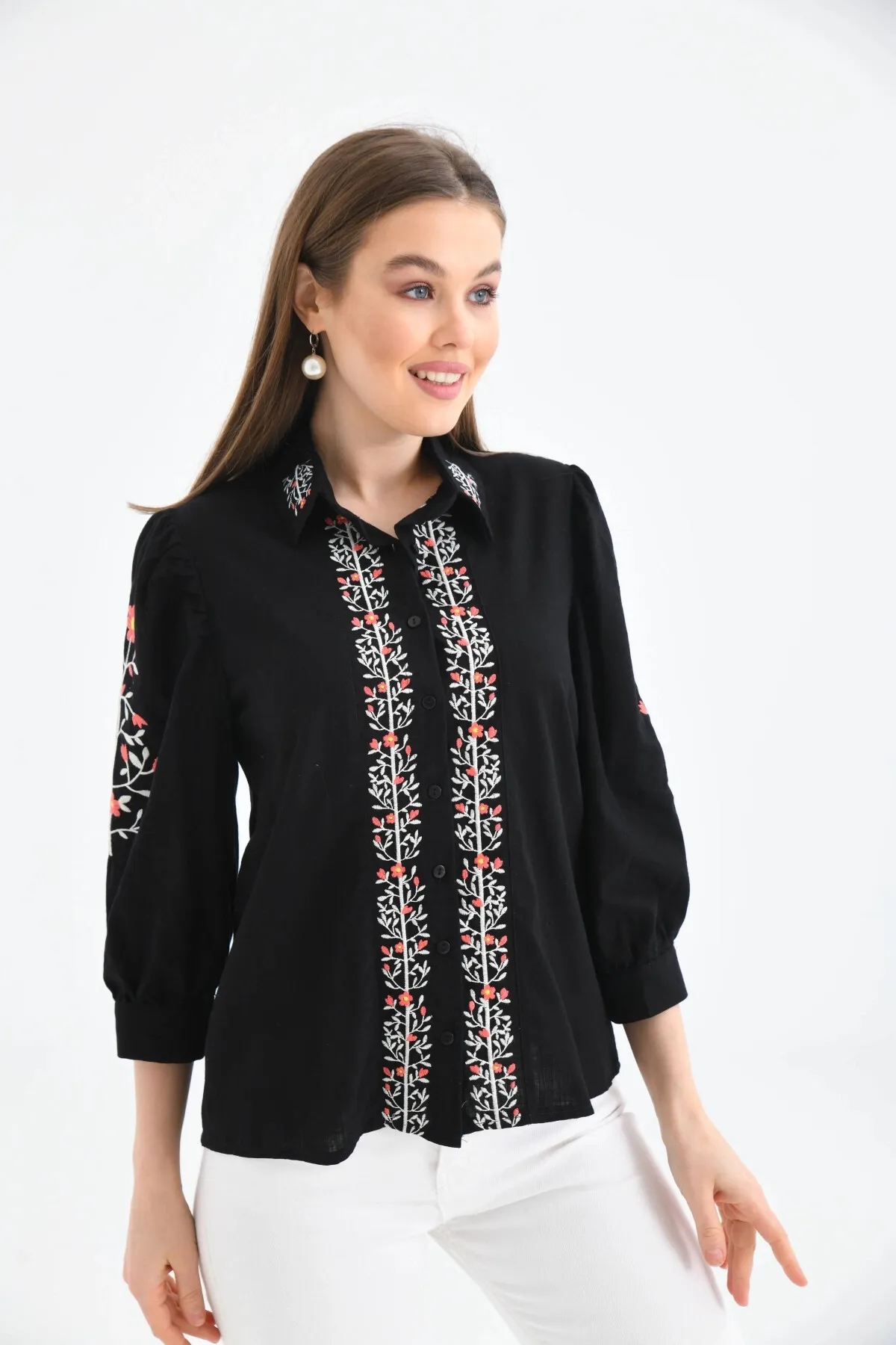 Kadın Siyah Nakış İşlemeli Uzun Kol Gömlek