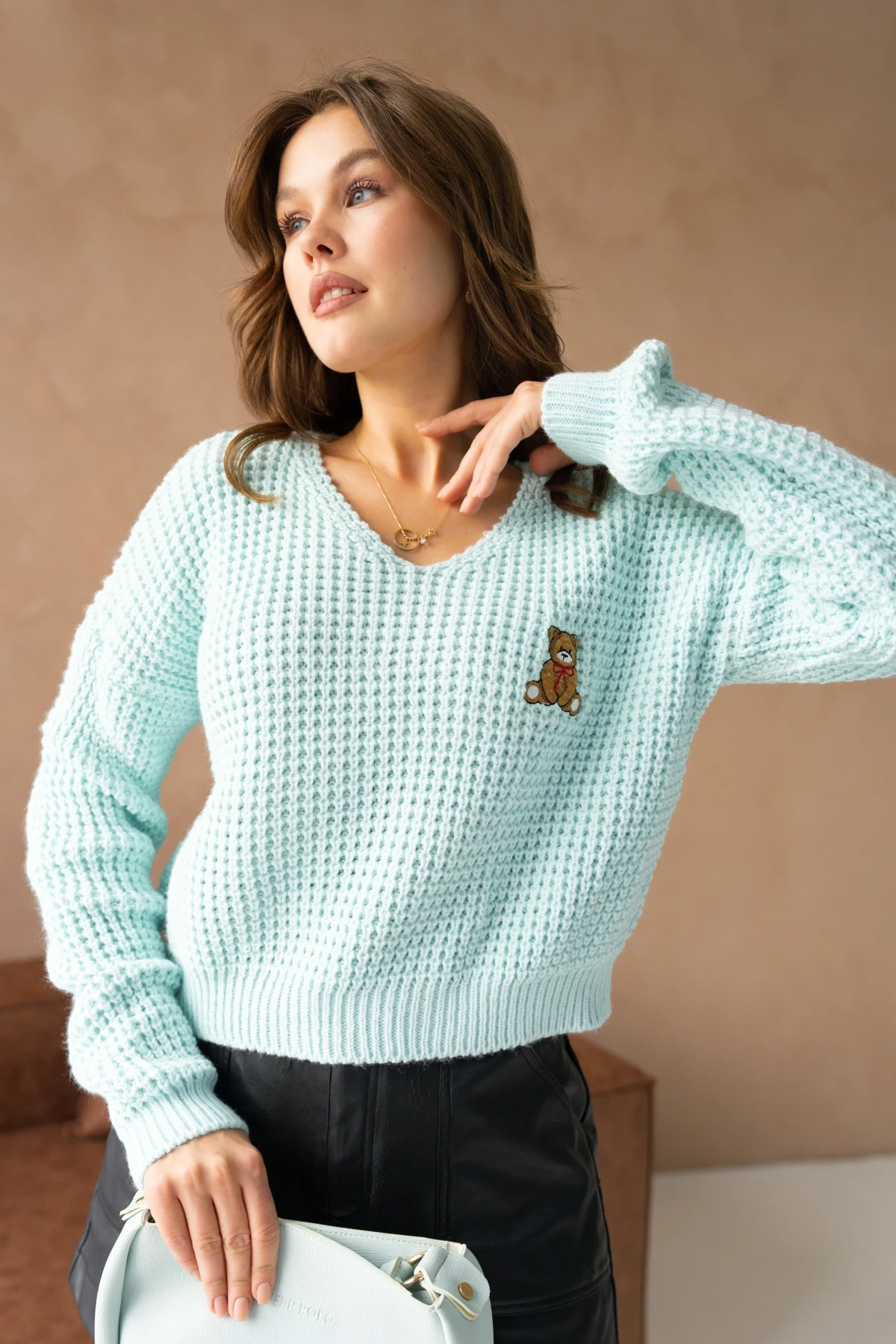 Kadın V Yaka Nakış Detay Ajurlu Triko Kazak 225008