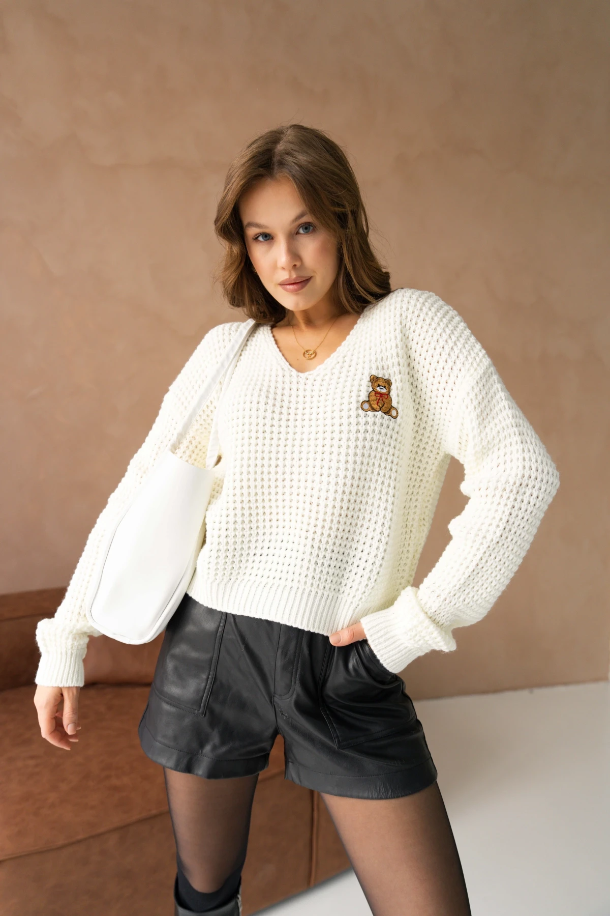 Kadın V Yaka Nakış Detay Ajurlu Triko Kazak 225008