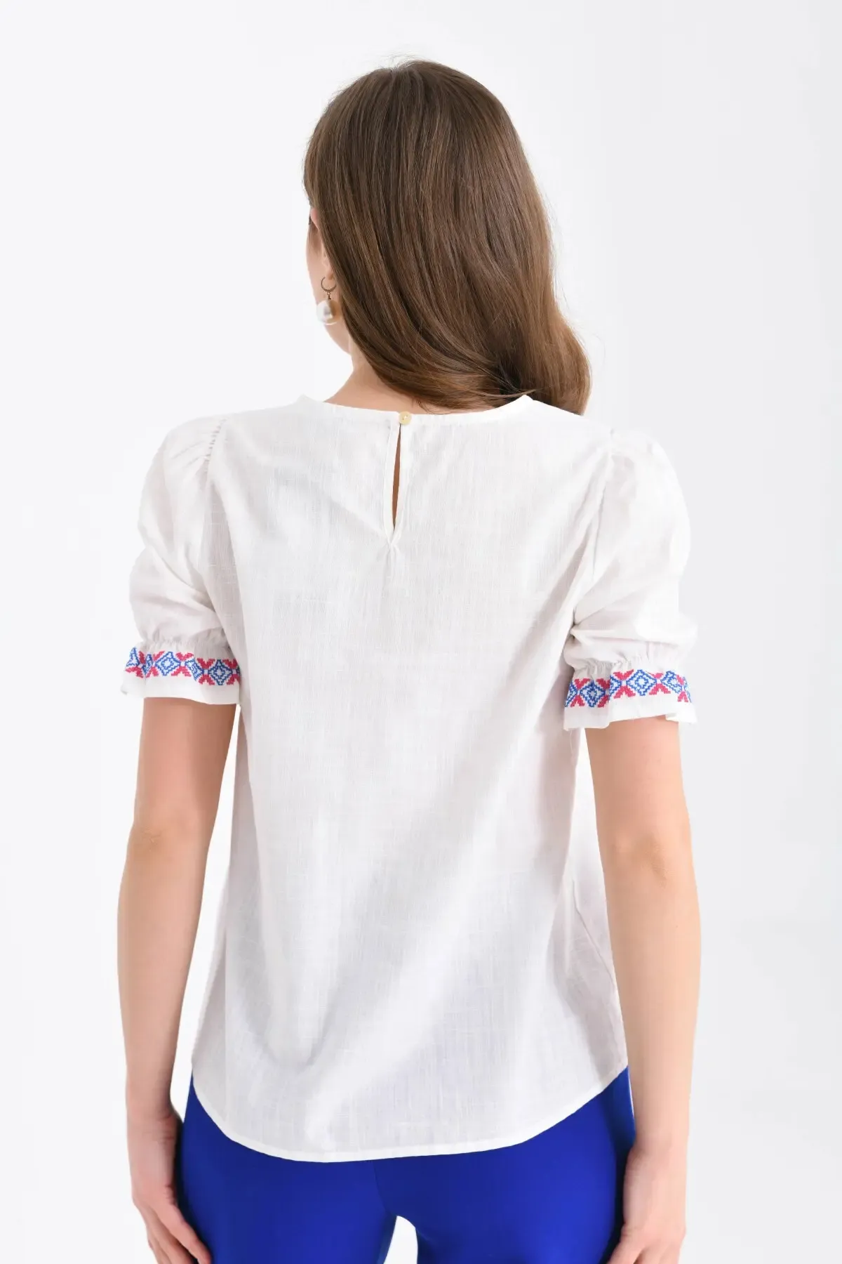 Bisiklet Yaka Nakış İşlemeli Dokuma Gömlek