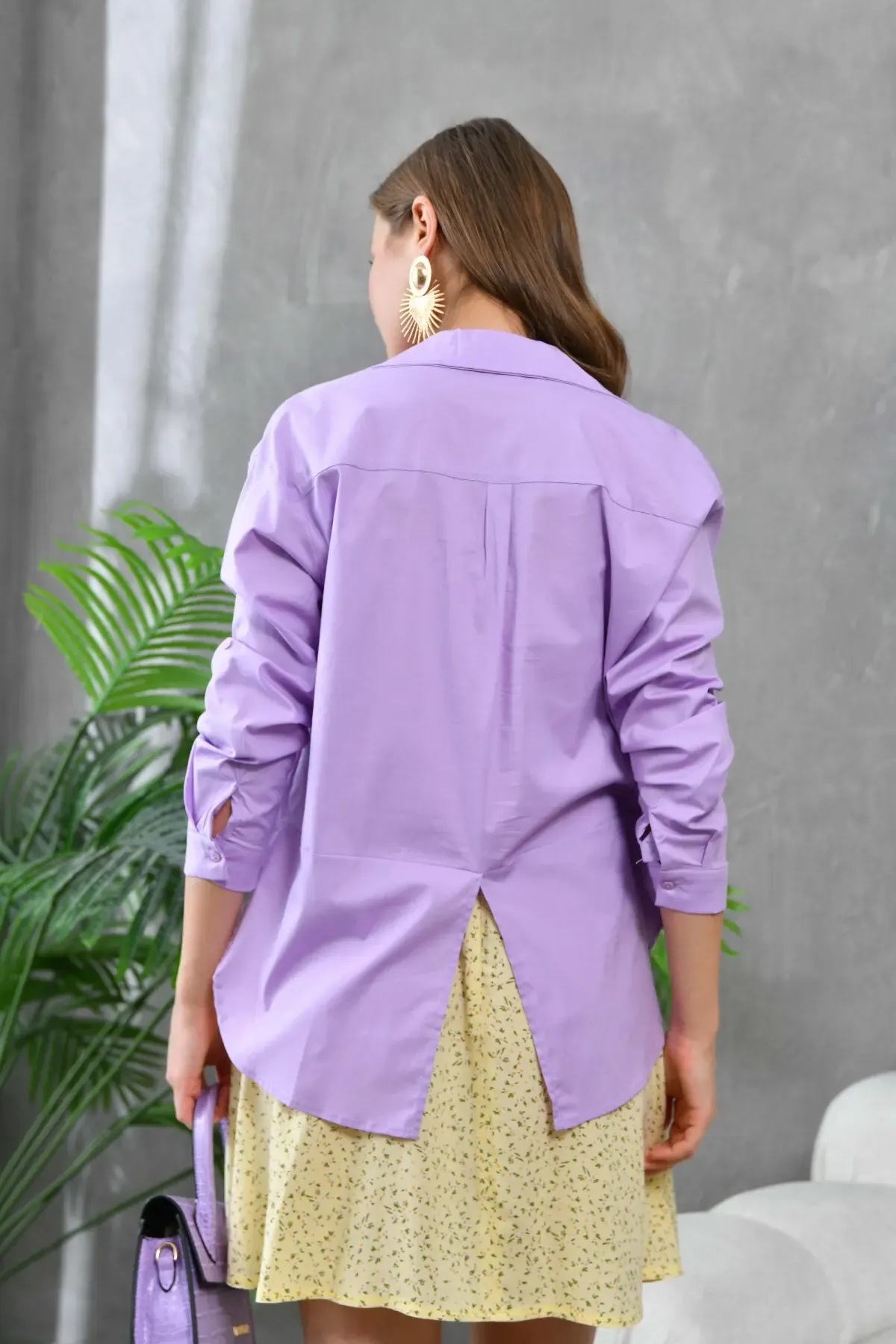 Kadın Arkası Uzun Yırtmaçlı Salaş Dokuma Gömlek