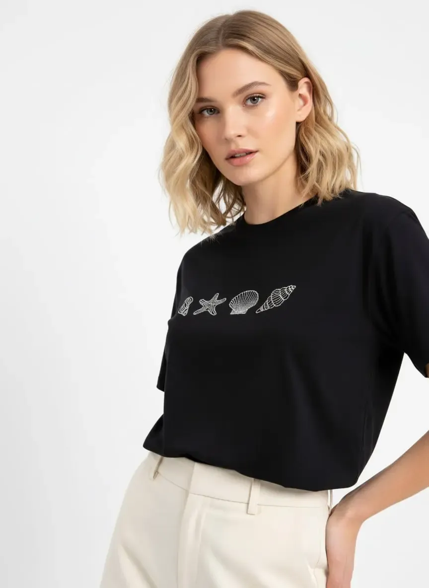 26027 %100 Pamuk Bisiklet Yaka Nakışlı İnci İşlemeli Penye Bluz