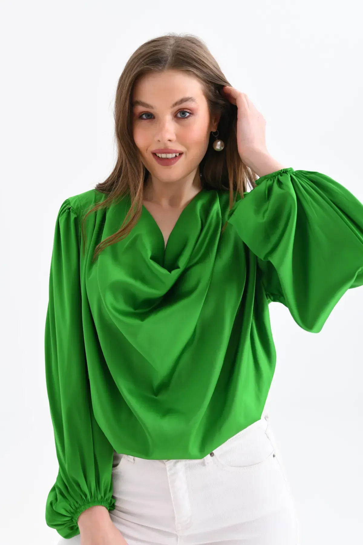 Kadın Degaje Yaka Omuzları Vatkalı Kol Ve Etği Lasikli Saten Yüzeyli Dokum Bluz 33026