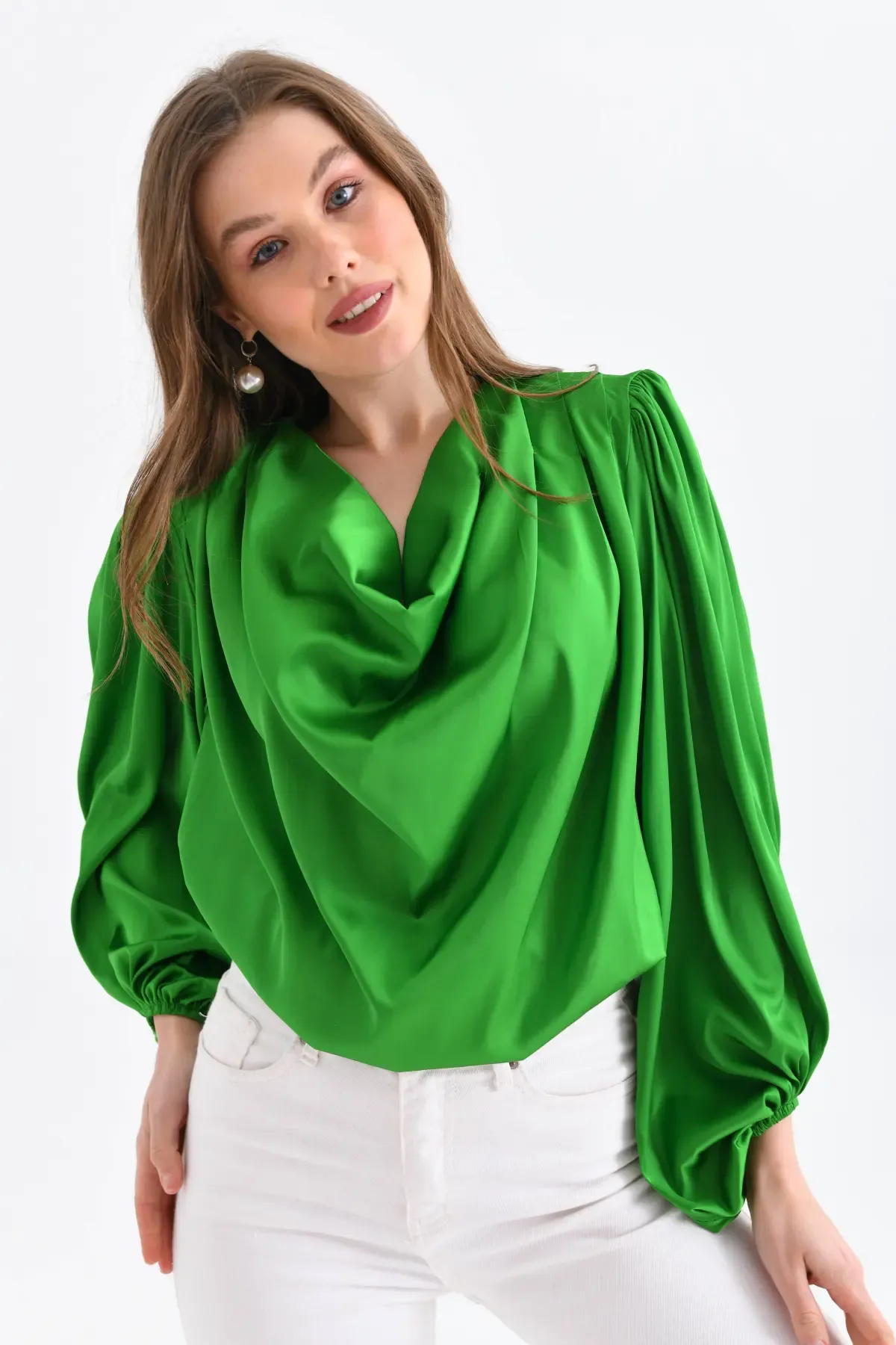 Kadın Degaje Yaka Omuzları Vatkalı Kol Ve Etği Lasikli Saten Yüzeyli Dokum Bluz 33026