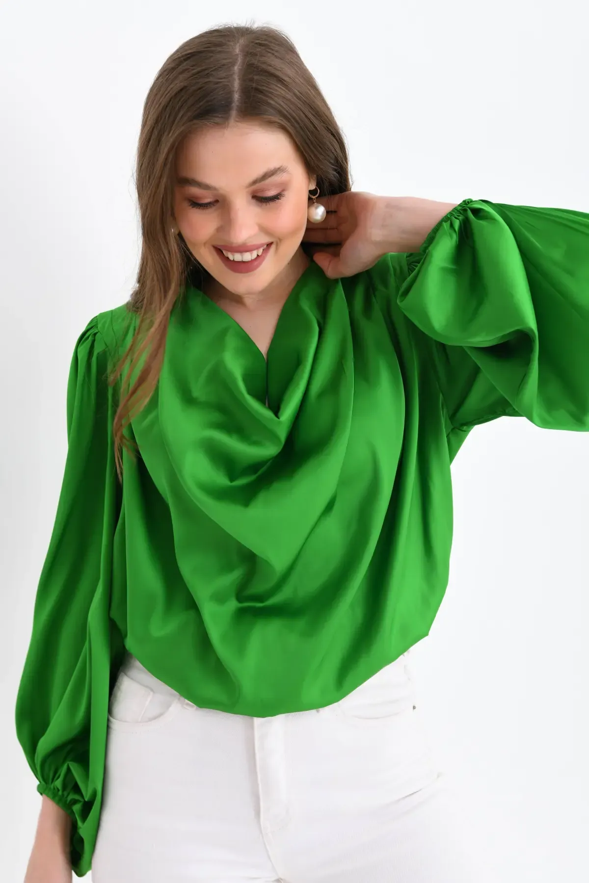 Kadın Degaje Yaka Omuzları Vatkalı Kol Ve Etği Lasikli Saten Yüzeyli Dokum Bluz 33026