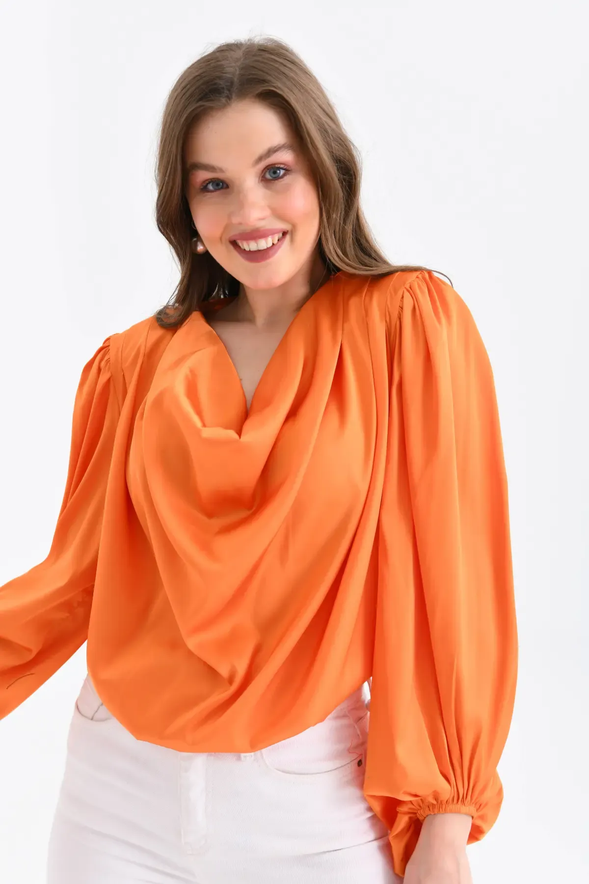 Kadın Degaje Yaka Omuzları Vatkalı Kol Ve Etği Lasikli Saten Yüzeyli Dokum Bluz 33026