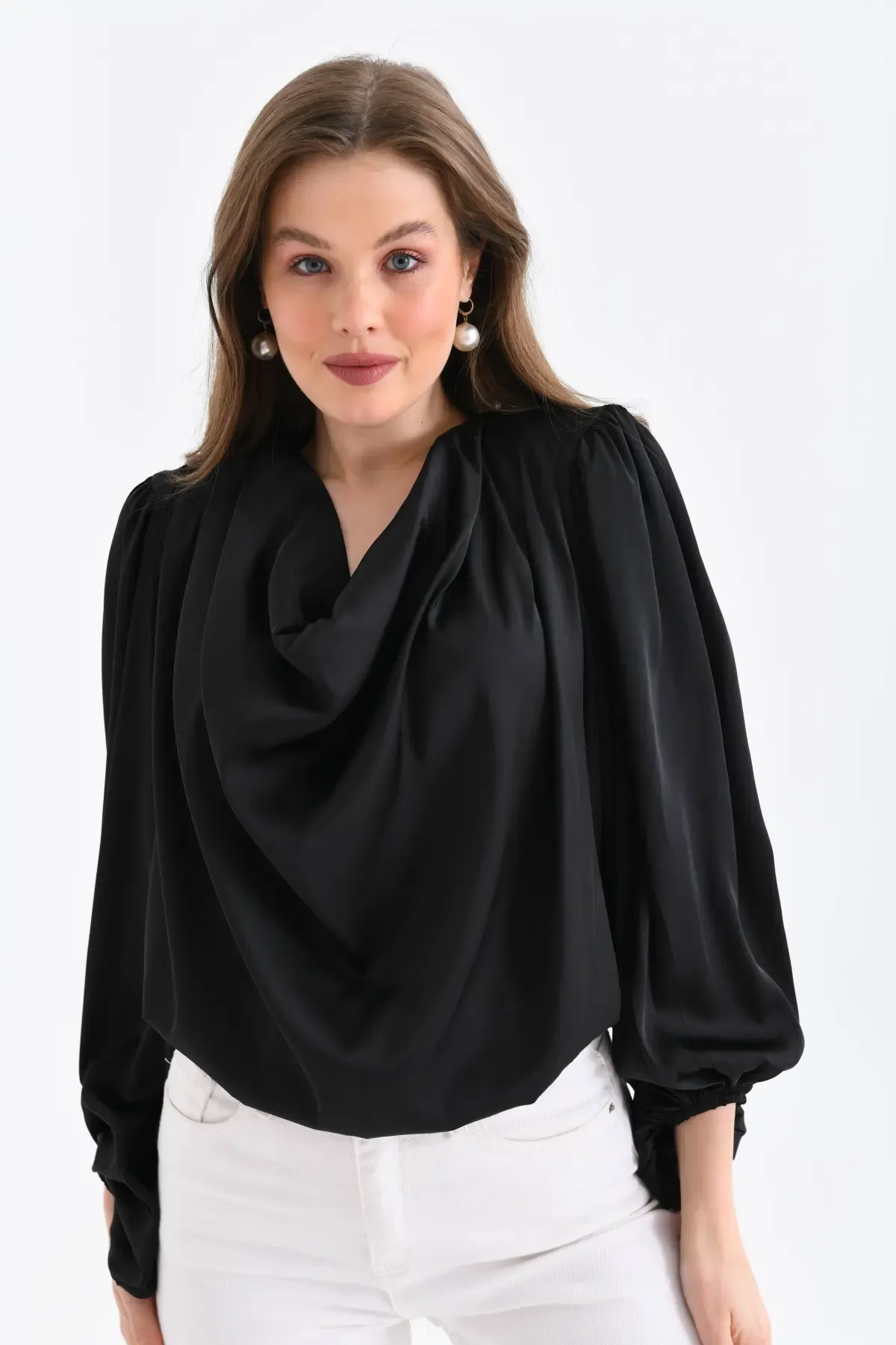 Kadın Degaje Yaka Omuzları Vatkalı Kol Ve Etği Lasikli Saten Yüzeyli Dokum Bluz 33026