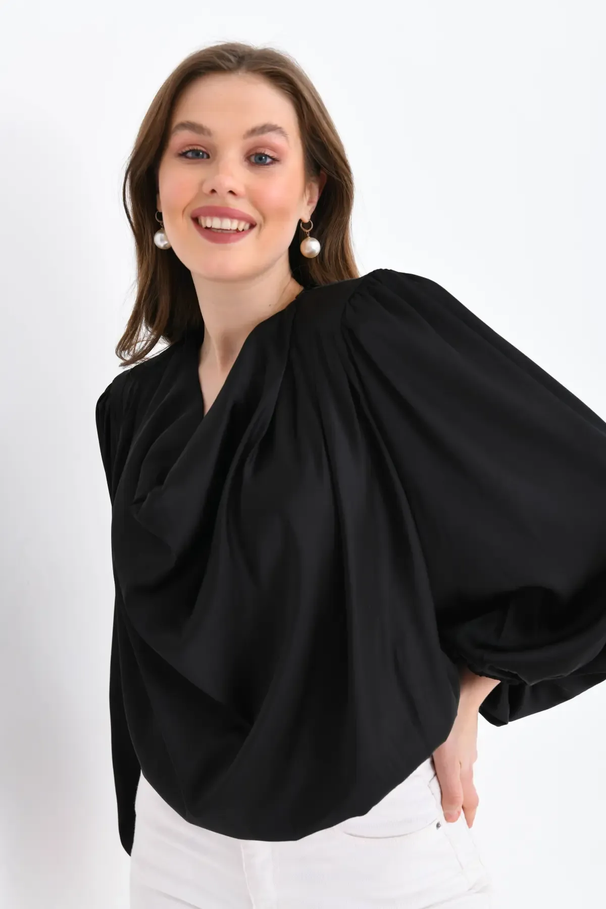 Kadın Degaje Yaka Omuzları Vatkalı Kol Ve Etği Lasikli Saten Yüzeyli Dokum Bluz 33026