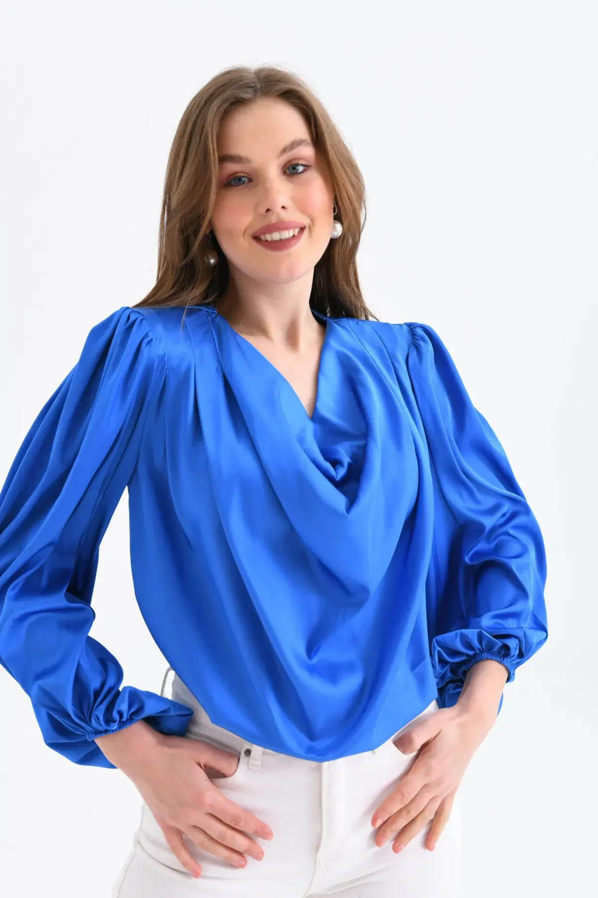 Kadın Degaje Yaka Omuzları Vatkalı Kol Ve Etği Lasikli Saten Yüzeyli Dokum Bluz 33026