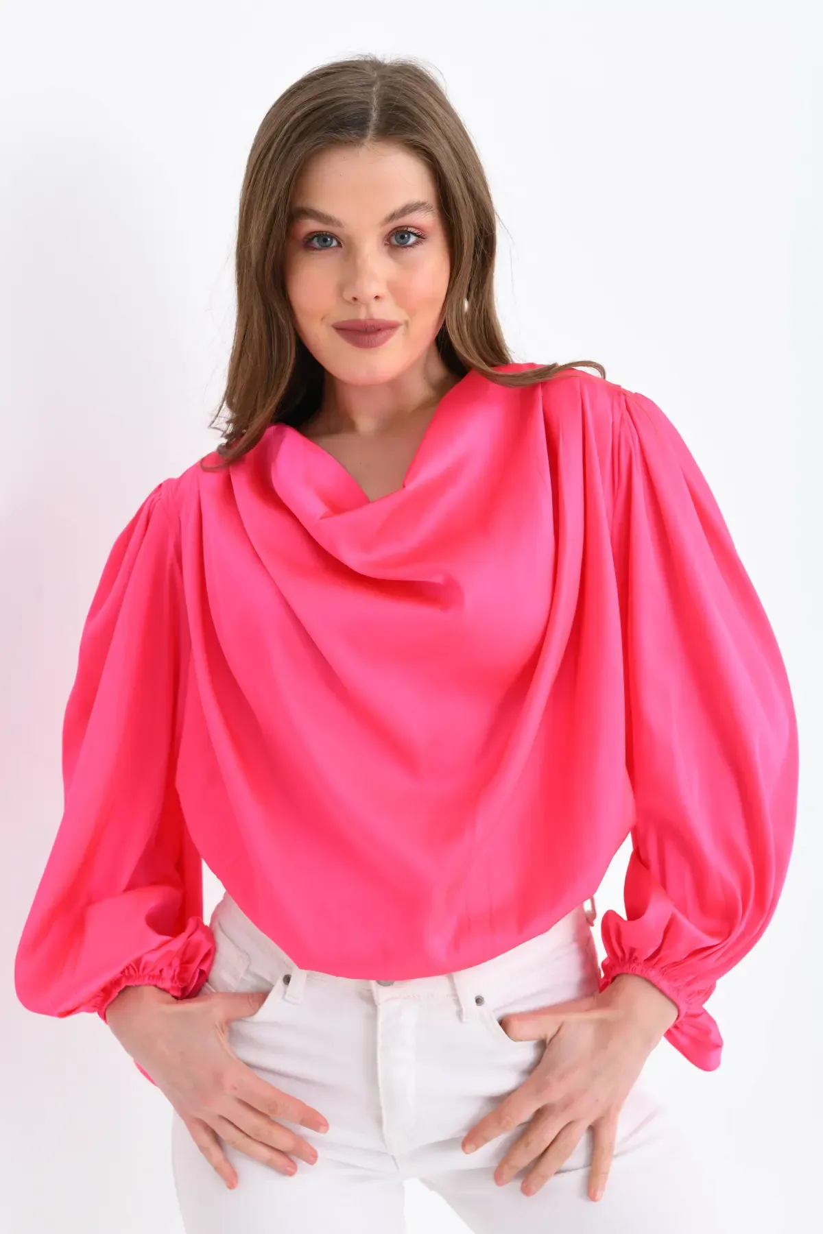 Kadın Degaje Yaka Omuzları Vatkalı Kol Ve Etği Lasikli Saten Yüzeyli Dokum Bluz 33026