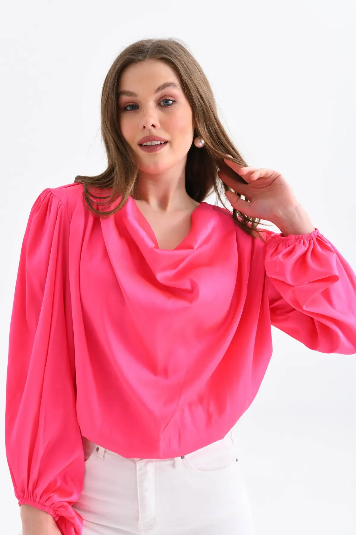 Kadın Degaje Yaka Omuzları Vatkalı Kol Ve Etği Lasikli Saten Yüzeyli Dokum Bluz 33026