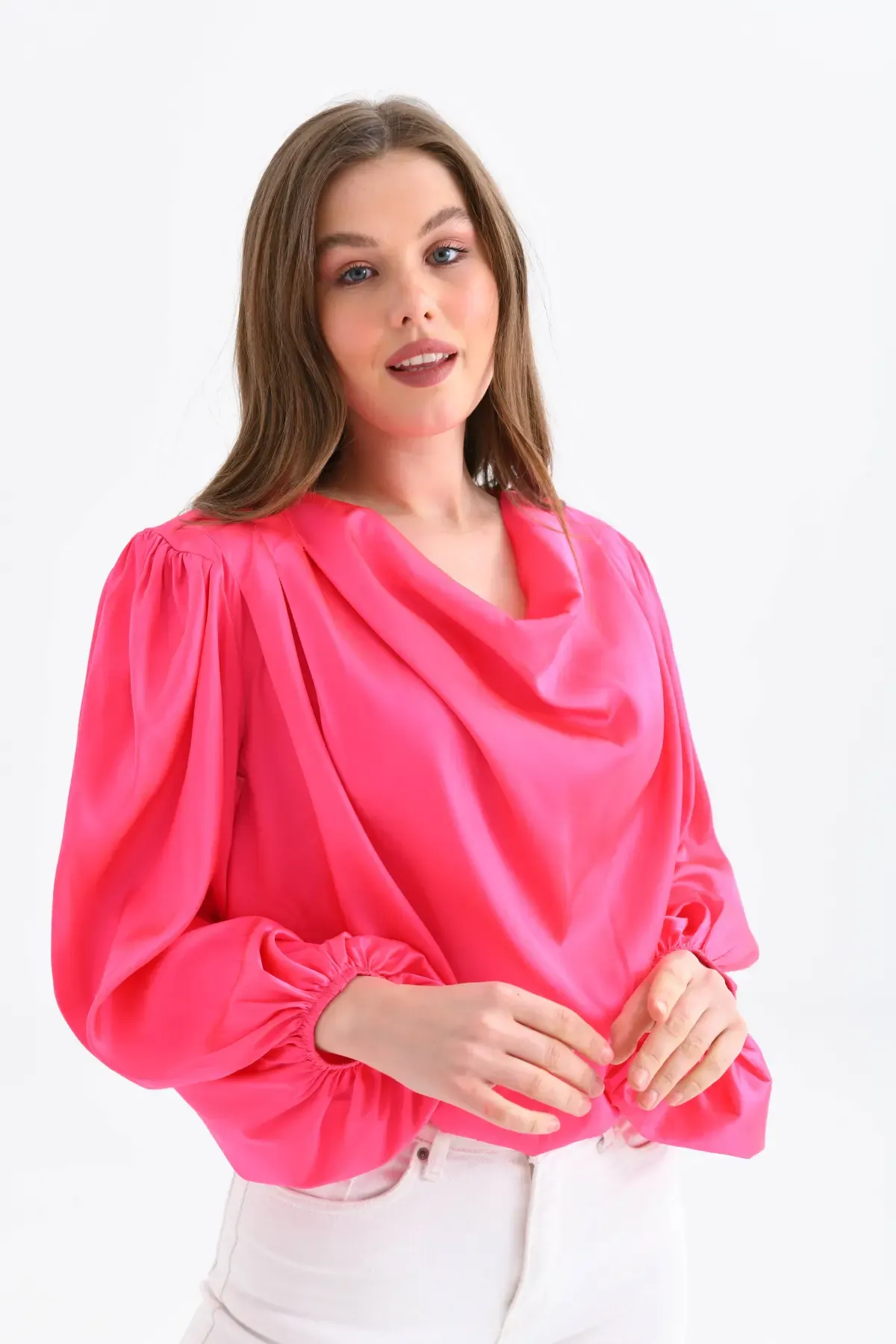 Kadın Degaje Yaka Omuzları Vatkalı Kol Ve Etği Lasikli Saten Yüzeyli Dokum Bluz 33026