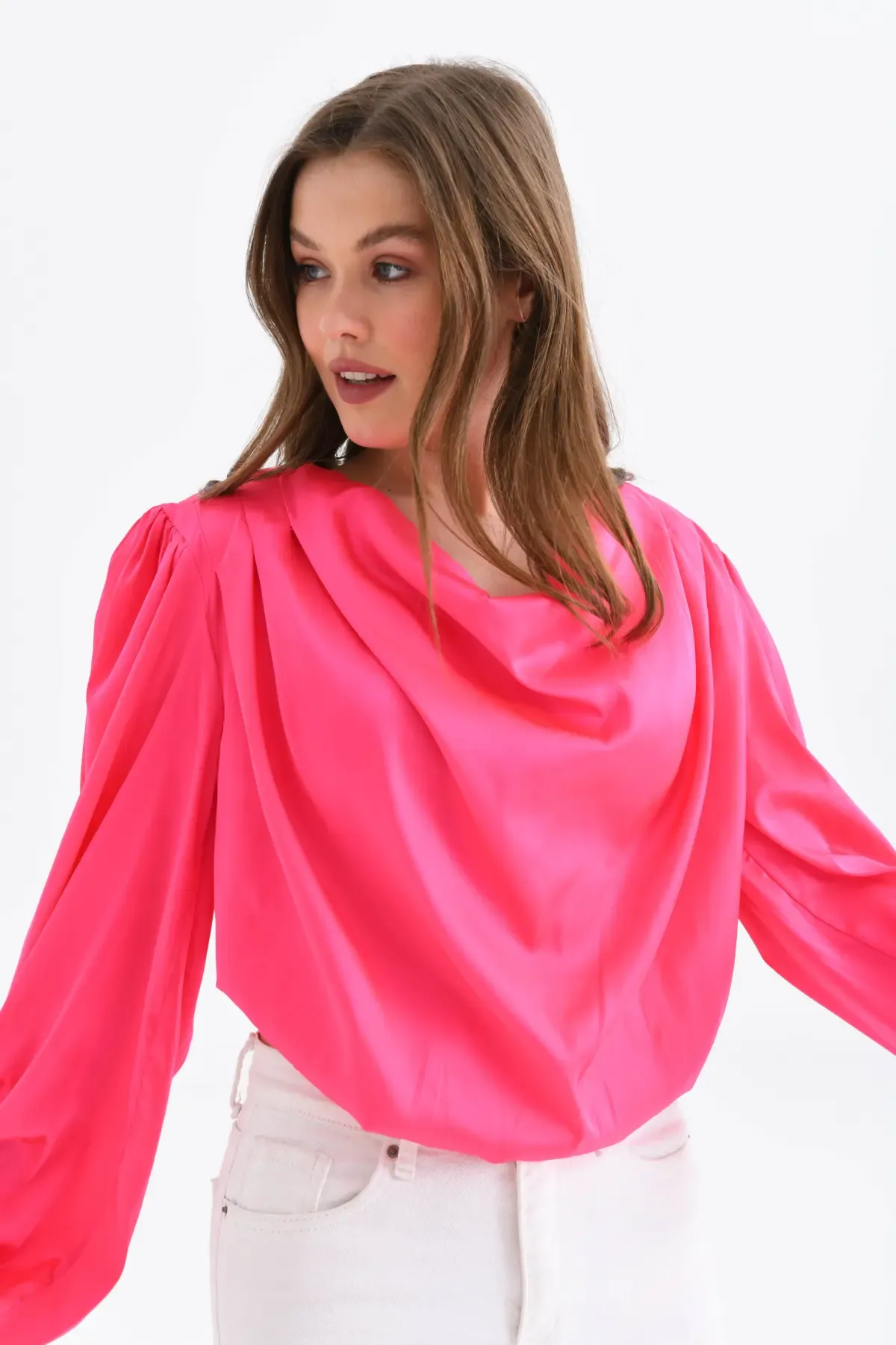 Kadın Degaje Yaka Omuzları Vatkalı Kol Ve Etği Lasikli Saten Yüzeyli Dokum Bluz 33026