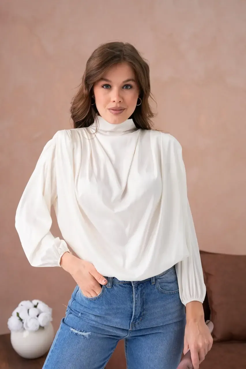 Kadın Dik Yaka Omuzları Vatkalı Düğme Detay Saten Dokum Bluz 32000