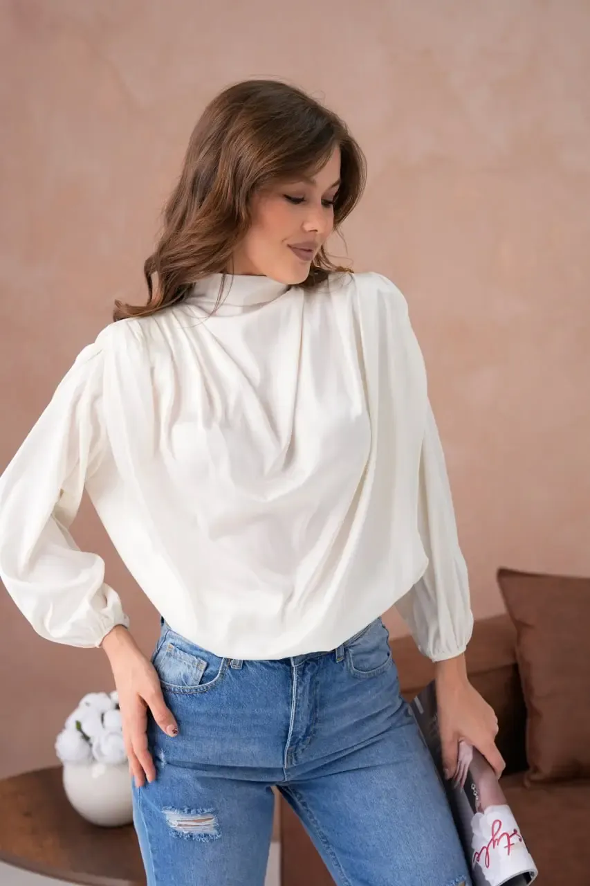 Kadın Dik Yaka Omuzları Vatkalı Düğme Detay Saten Dokum Bluz 32000