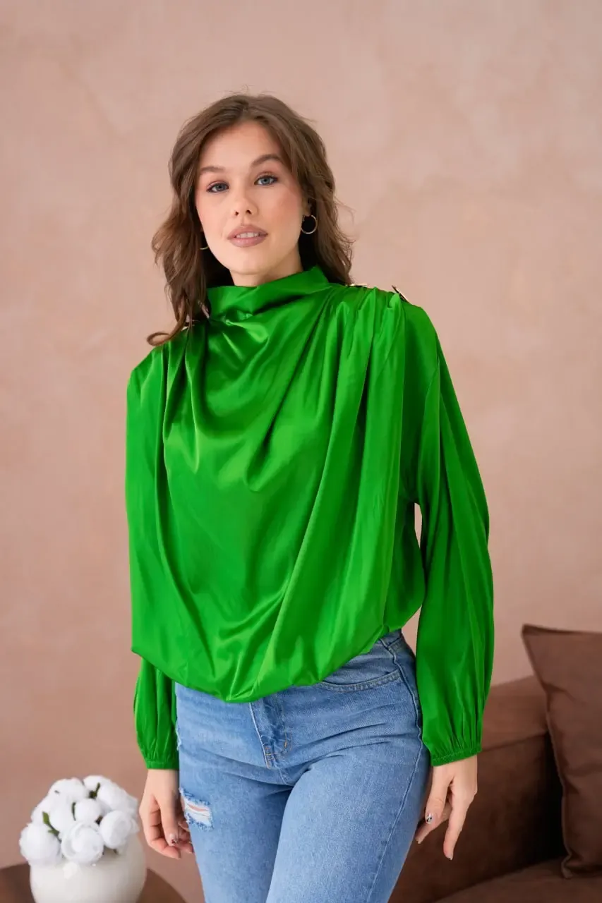 Kadın Dik Yaka Omuzları Vatkalı Düğme Detay Saten Dokum Bluz 32000