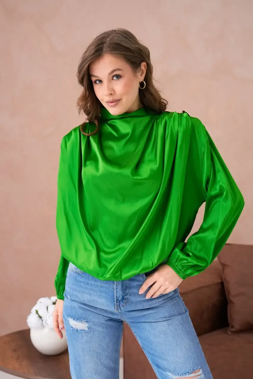 Kadın Dik Yaka Omuzları Vatkalı Düğme Detay Saten Dokum Bluz 32000