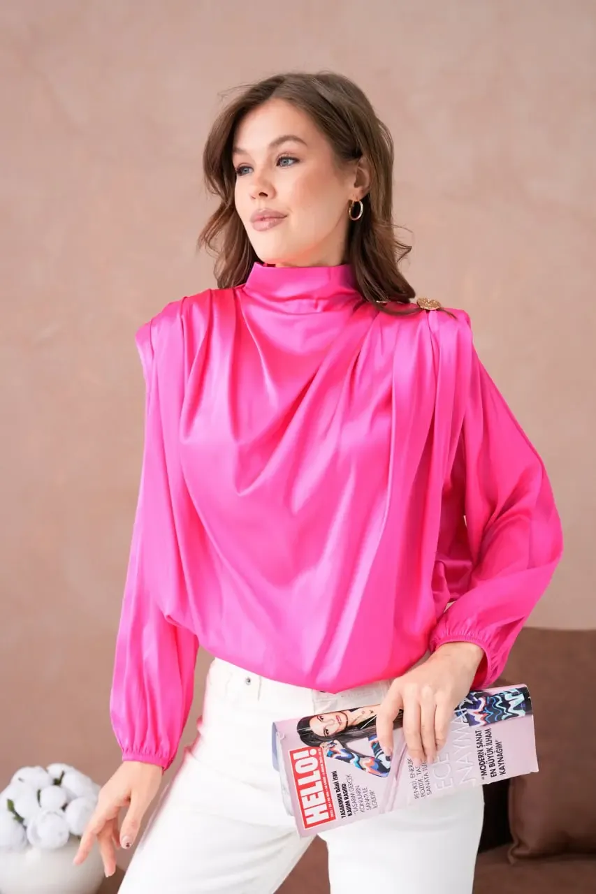 Kadın Dik Yaka Omuzları Vatkalı Düğme Detay Saten Dokum Bluz 32000