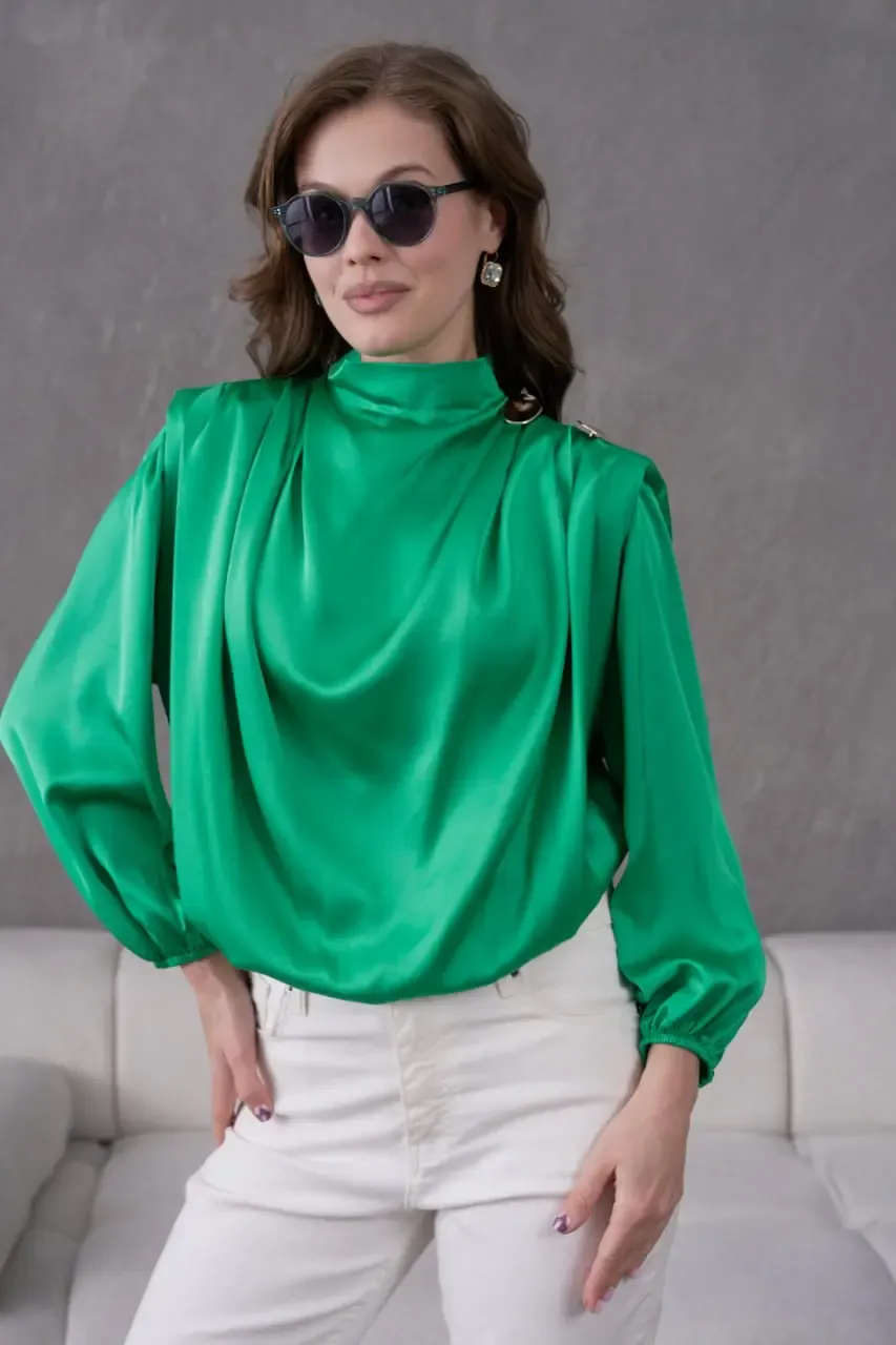 Kadın Dik Yaka Omuzları Vatkalı Aksesuar Detay Saten Dokum Bluz 30050