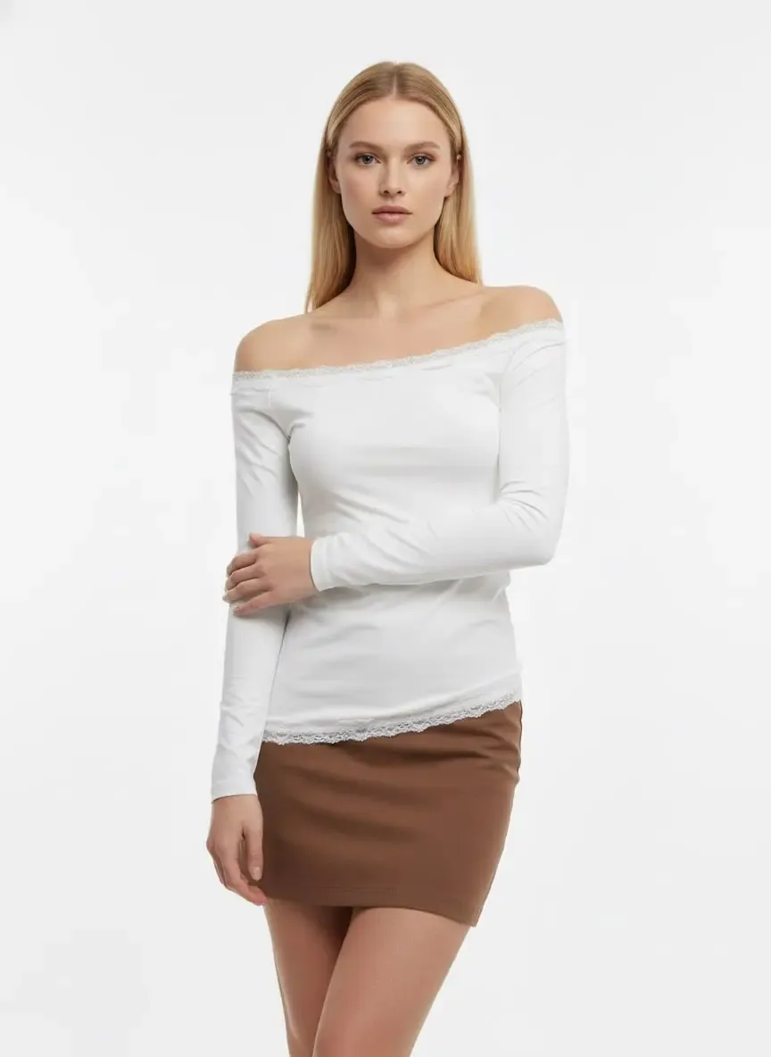 Kadın Kayık Yaka Asimetrik Büzgülü Dantel Detay Slim Fit Penye Bluz 13015