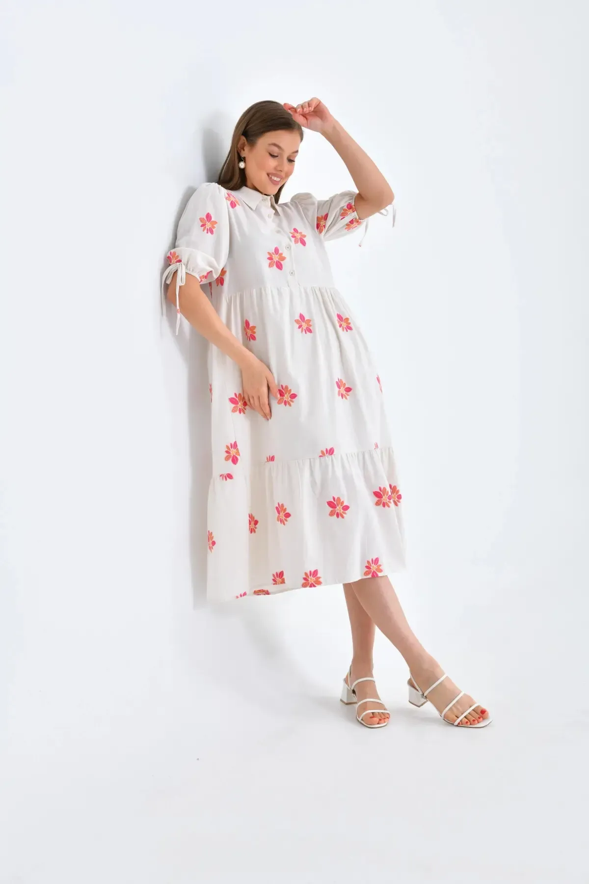 Kadın Kırmızı Gömlek Yaka Nakış İşlemeli Volanlı Salaş Elbise