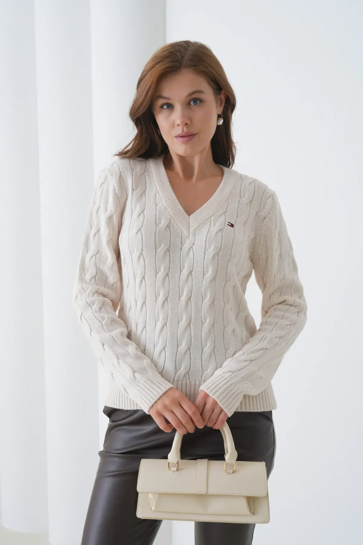 Kadın V Yaka Saç Örgü Triko Kazak 8683