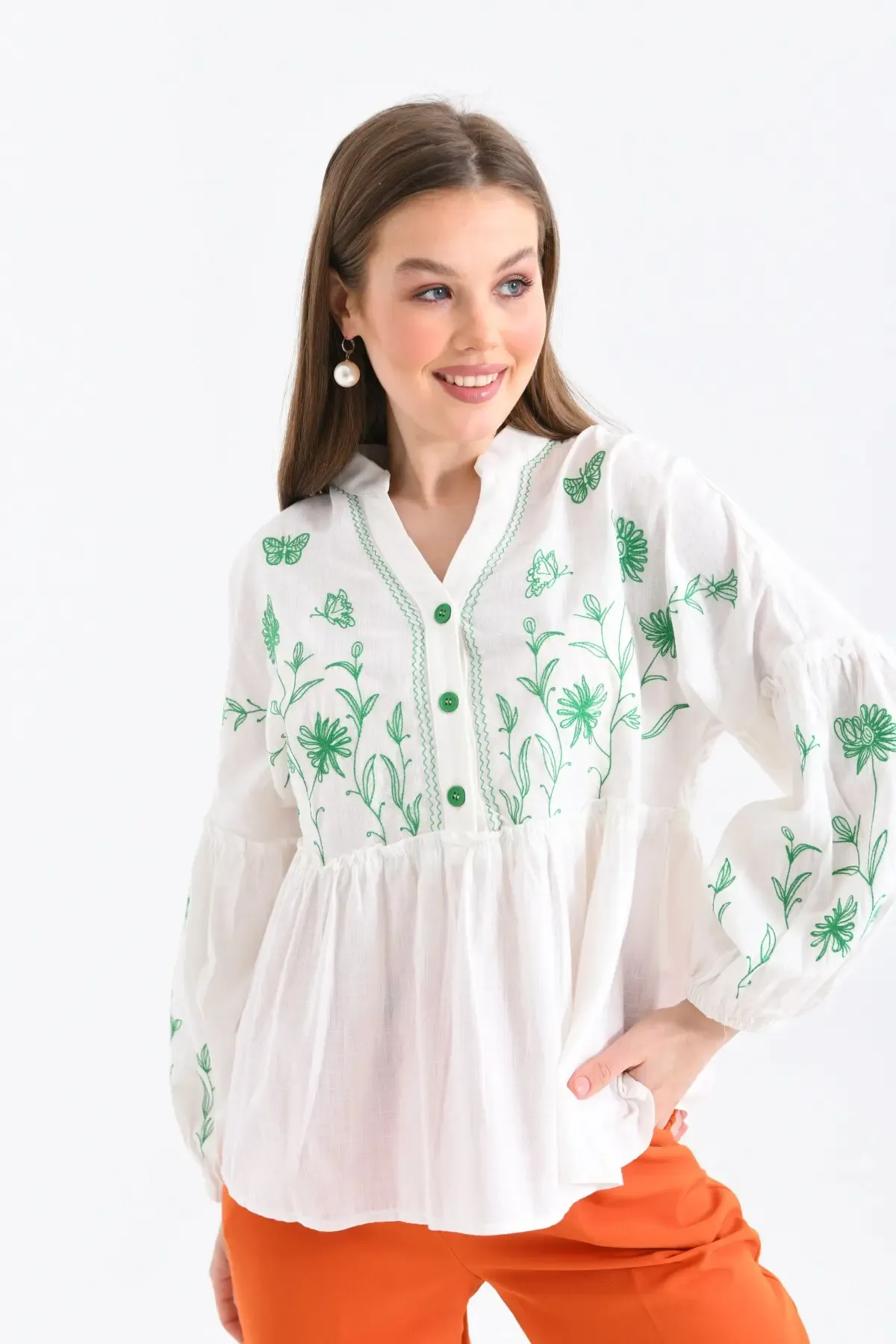 V Yaka Nakış Detay Düğmeli Salaş Bluz